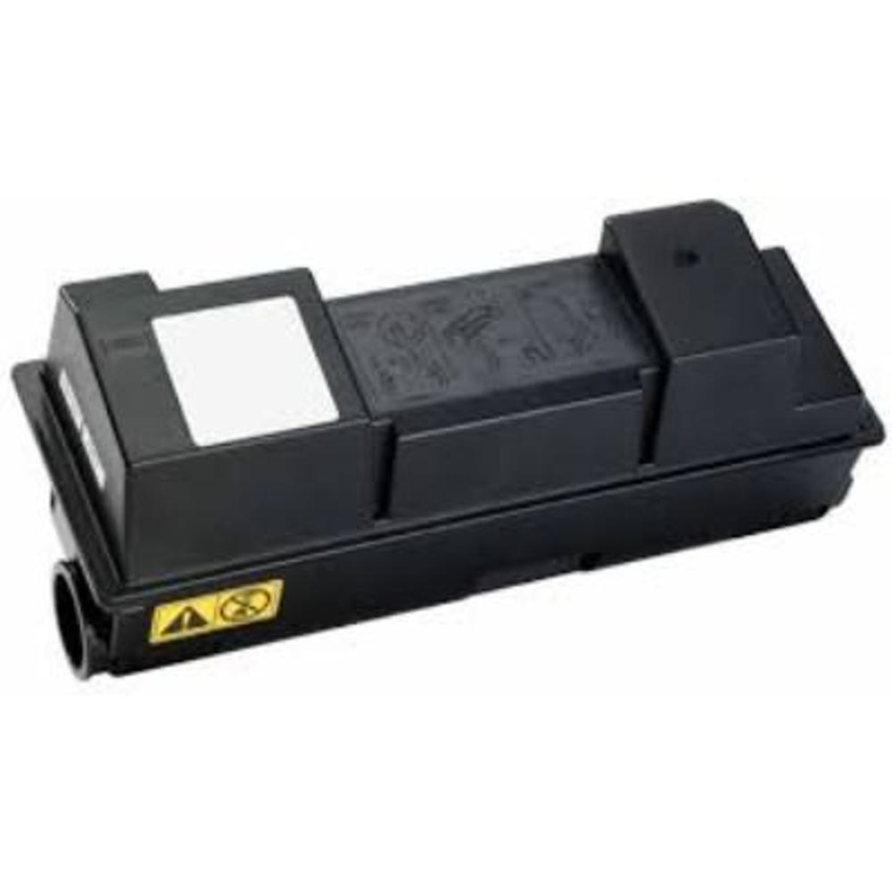 Una cartuccia toner nera con un'etichetta bianca e un segnale di avvertimento. È rettangolare con angoli arrotondati e un tubo in basso.