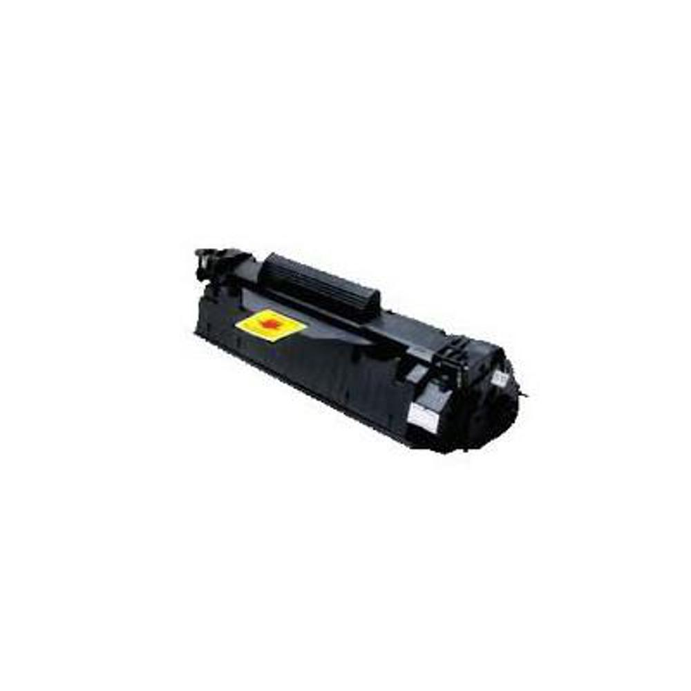 Una cartuccia toner nera con adesivo giallo e rosso su sfondo bianco.