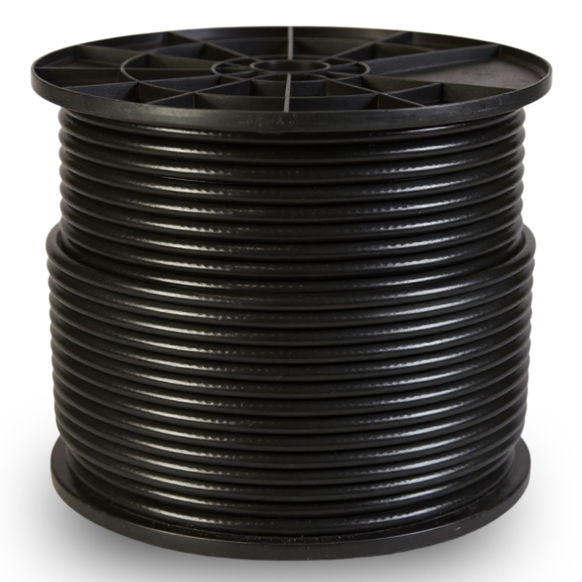 Schwarze Kabeltrommel, zylindrische Form, schwarze Kunststoffbasis und -oberseite. Das Kabel ist eng um die Spule gewickelt.