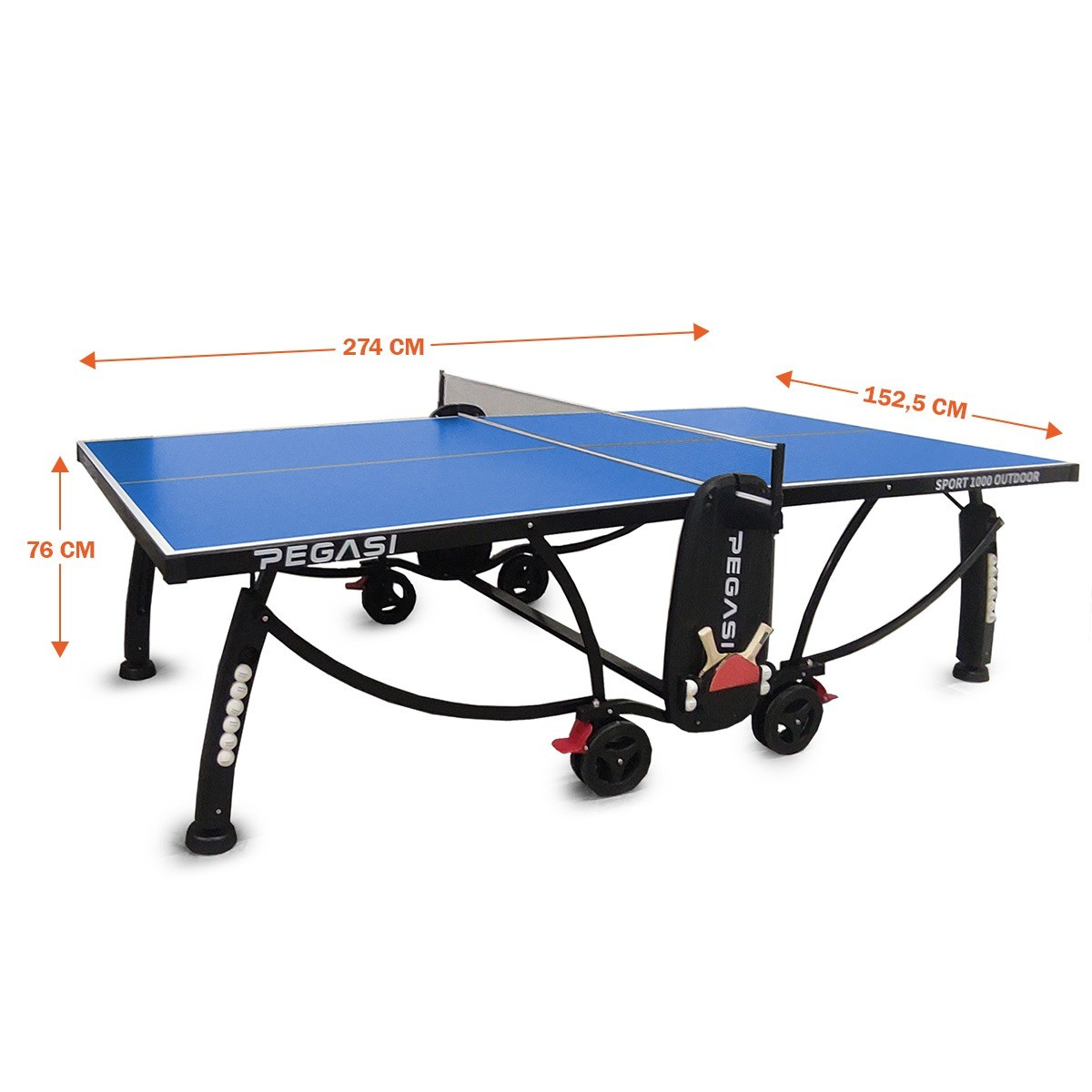Een blauwe pingpongtafel met zwart frame, wielen en net. Afmetingen: 274 cm, 152,5 cm en 76 cm. Merk Pegasi.