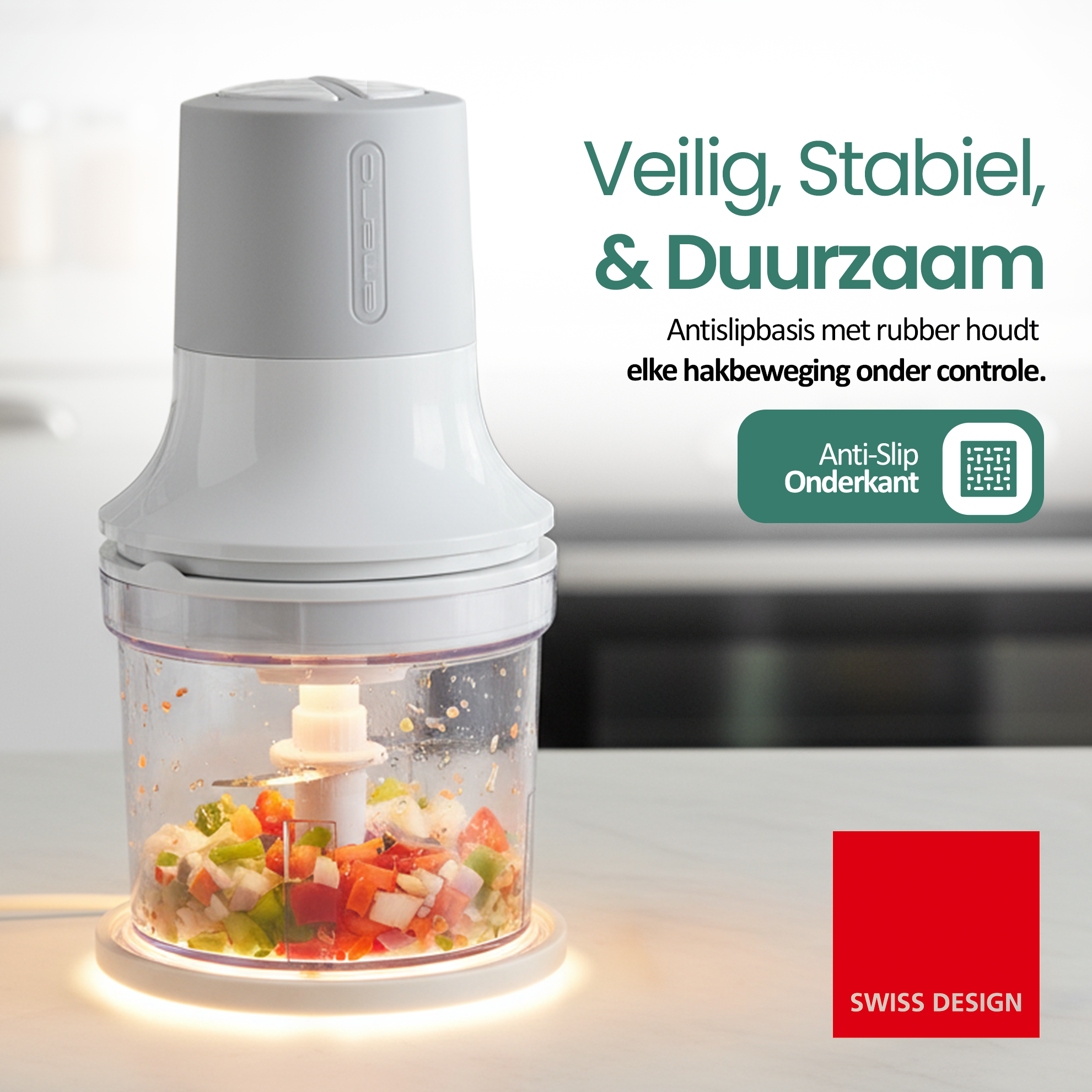 Weißer Foodprozessor mit gehacktem Gemüse. Text: Sicher, stabil, langlebig und Swiss Design.