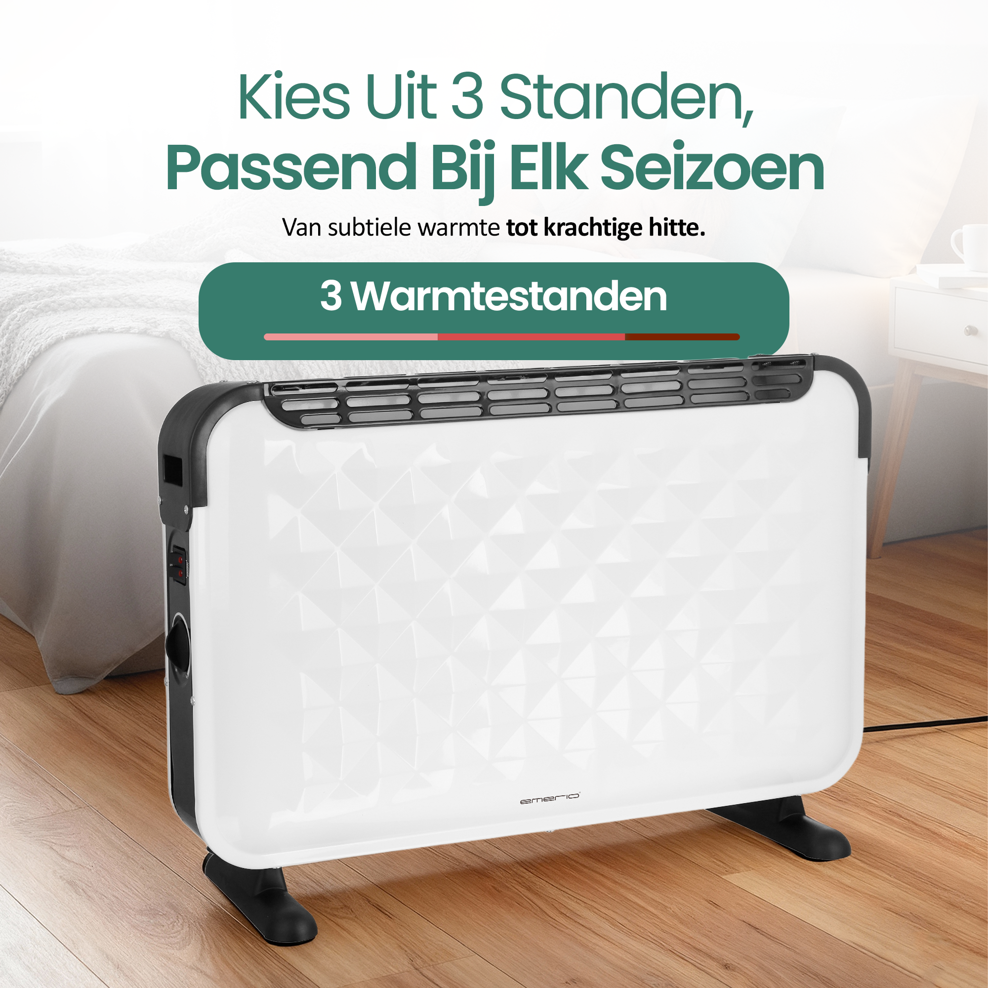 Een wit en zwart kacheltje met geometrisch design, geplaatst op een houten vloer bij een bed.