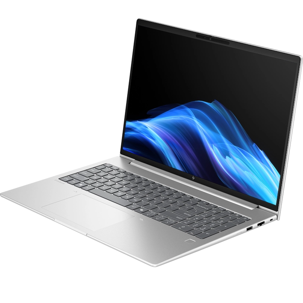 Silberner Laptop mit geöffnetem Bildschirm, der ein blaues abstraktes Design zeigt. Tastatur sichtbar. Weißer Hintergrund.