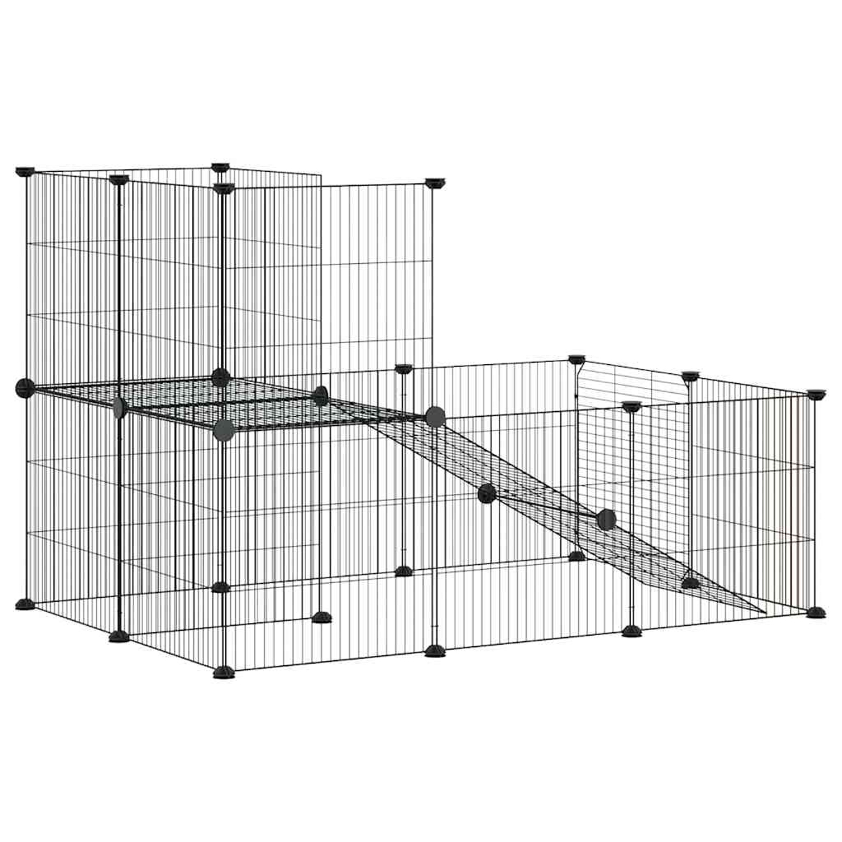 Ein schwarzes Draht-Haustiergehege mit Rampe und Plattform, vor weißem Hintergrund.