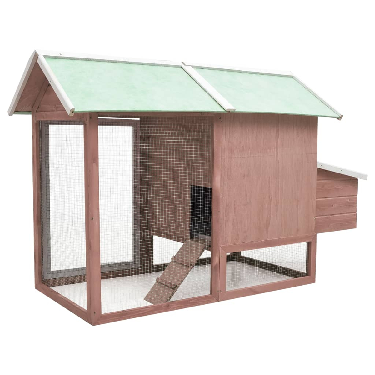 Hühnerstall aus Holz mit grünem Dach. Er hat Maschendrahtwände und eine Rampe. Der Stall steht auf weißem Hintergrund.