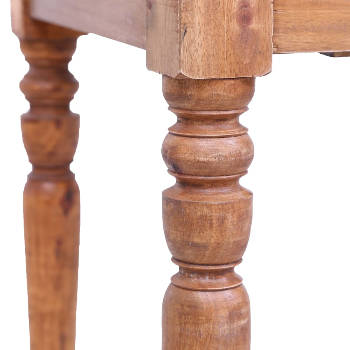 Nahaufnahme eines Holztisches. Die Beine sind gedreht, mit einem bauchigen Design. Das Holz hat eine natürliche, hellbraune Farbe.
