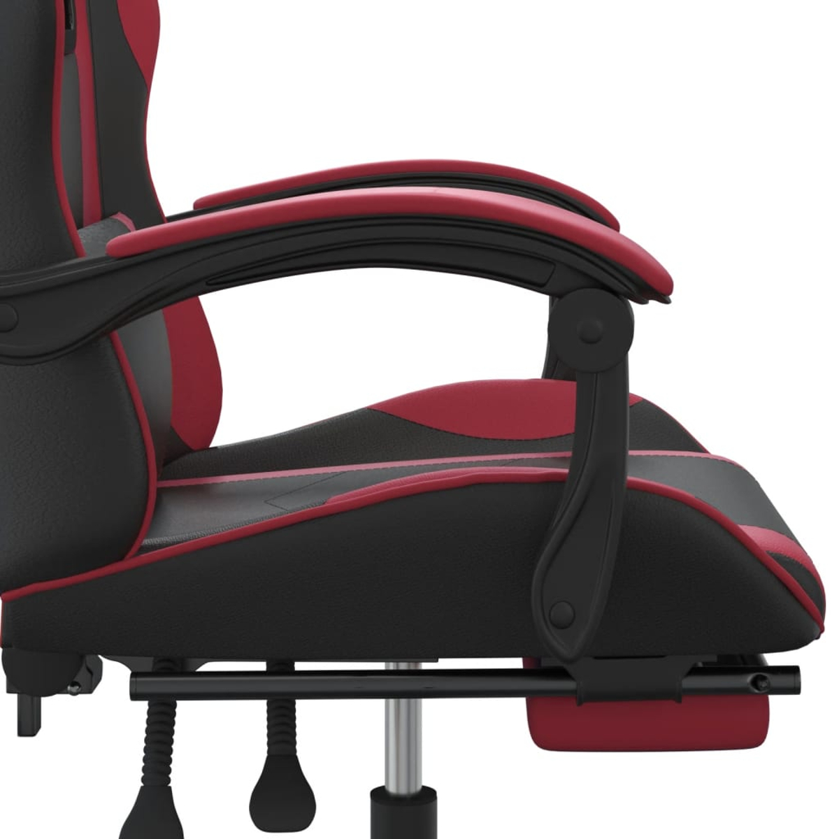 Nahaufnahme eines Gaming-Stuhls. Er ist schwarz und rot mit Kopfstütze, Armlehnen und Sitz. Der Hintergrund ist weiß.
