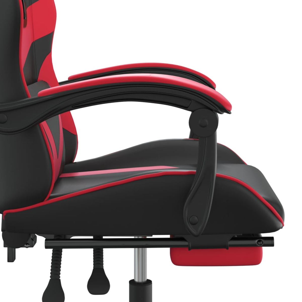 Seitenansicht eines schwarz-roten Gaming-Stuhls. Der Stuhl hat Armlehnen und eine rote Fußstütze. Der Hintergrund ist weiß.