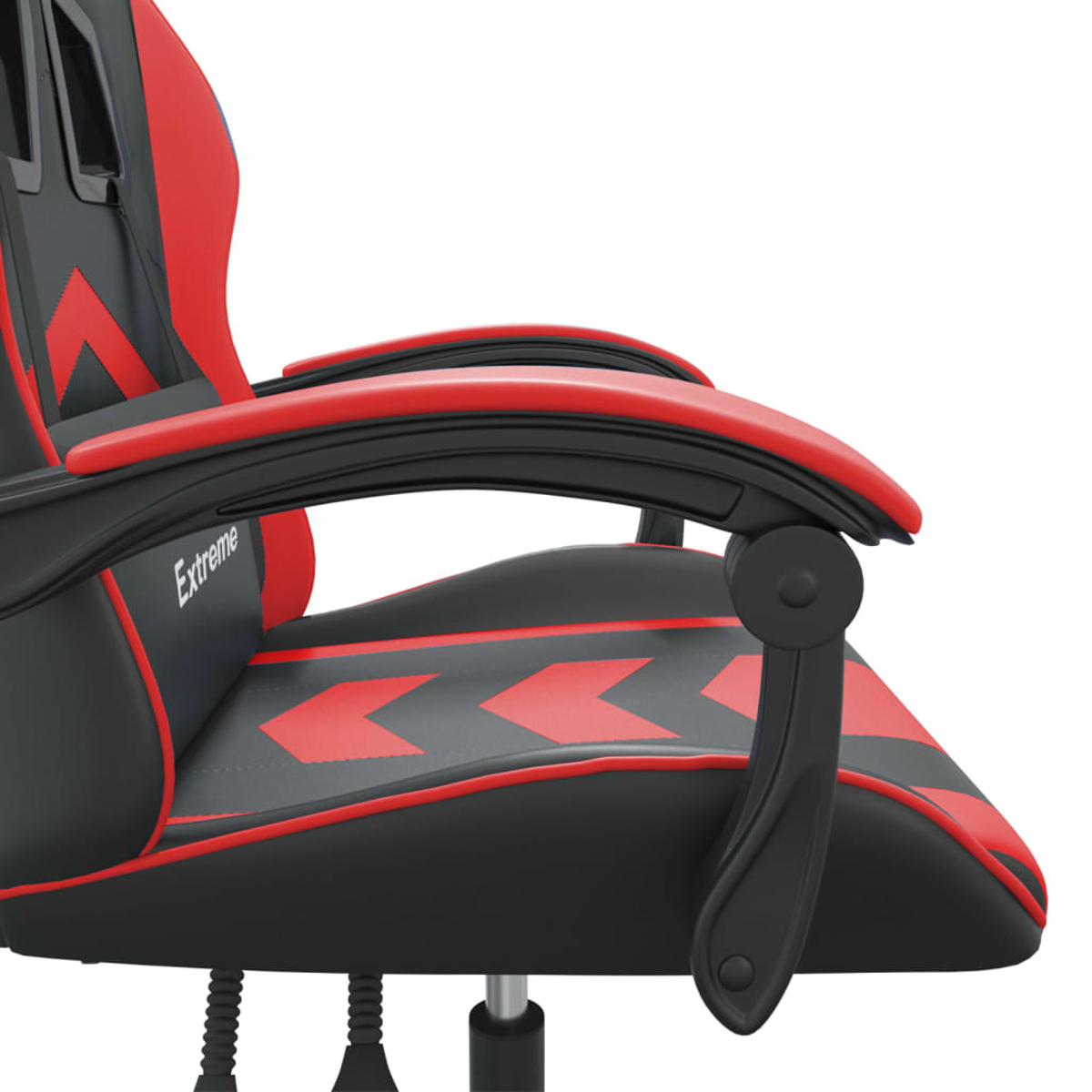 Nahaufnahme eines Gaming-Stuhls. Er hat schwarze und rote Farben. Die Armlehne des Stuhls zeigt das Wort "Extreme".