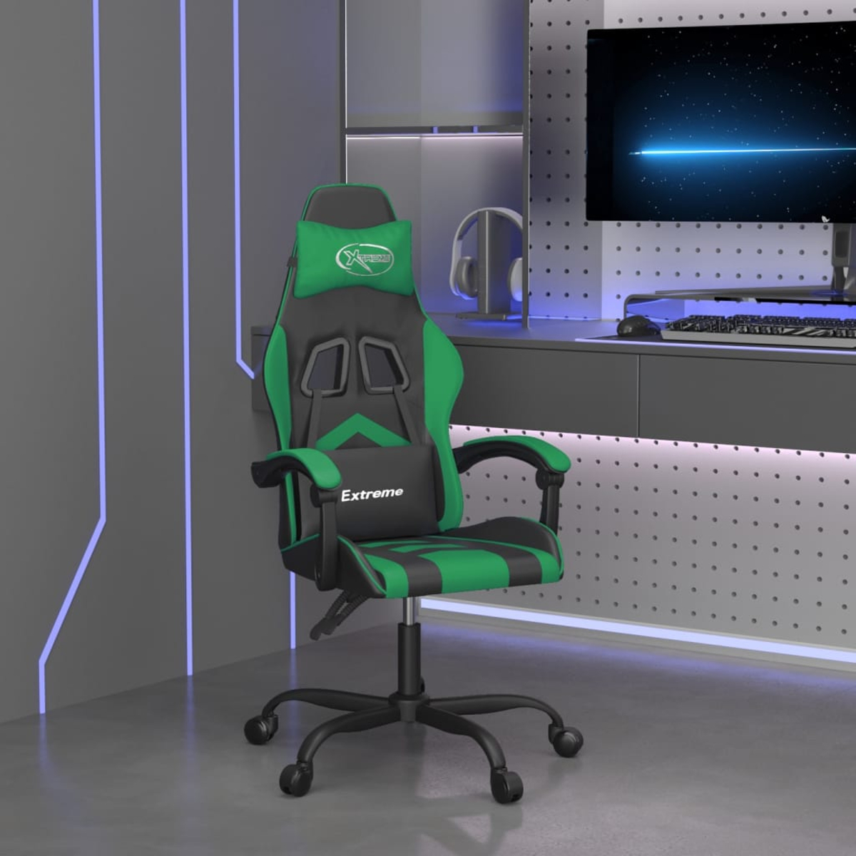 Ein grüner und schwarzer Gaming-Stuhl in einem modernen Raum. Ein Monitor, ein Headset und eine Tastatur sind im Hintergrund.