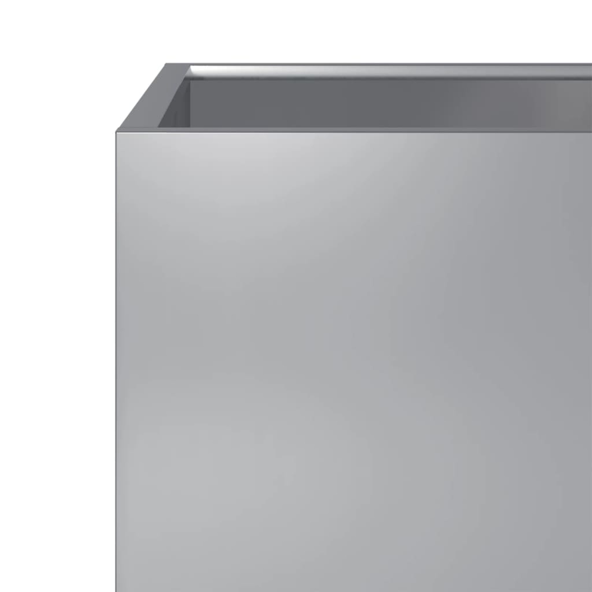 Vista ravvicinata di una fioriera rettangolare grigio metallizzato. La fioriera ha una forma quadrata e una superficie liscia e riflettente.