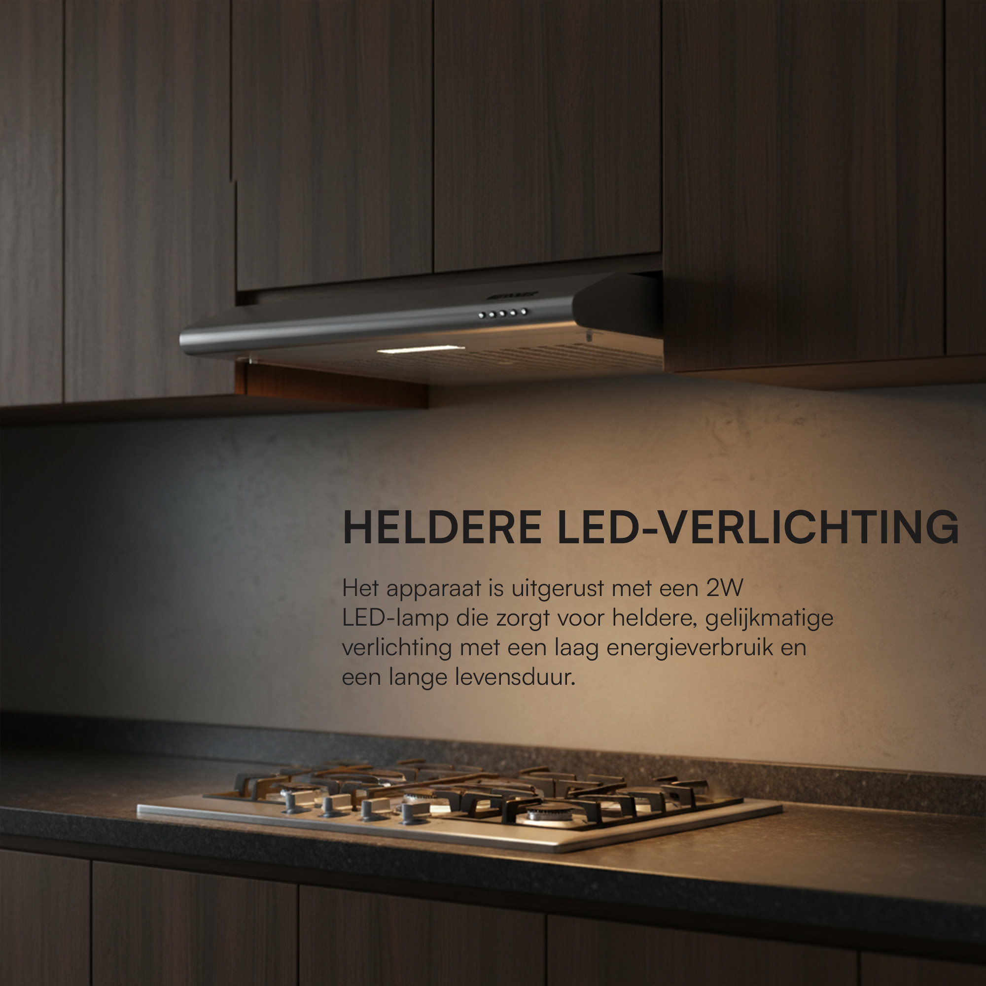 Küchenszene mit Herd, Dunstabzugshaube und dunklen Holzschränken. Die Haube hat LED-Beleuchtung.