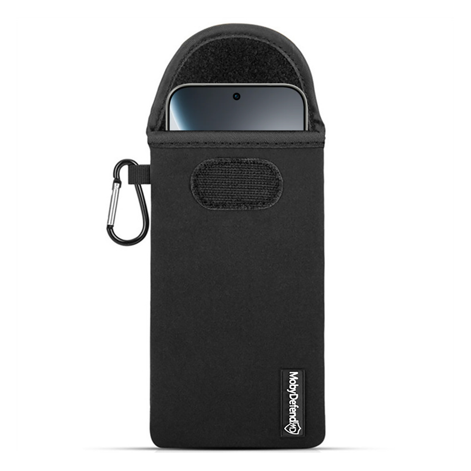 Une housse de téléphone noire avec un téléphone à l'intérieur. Elle a un mousqueton et des fermetures velcro. La marque 'MobyDefend' est visible.