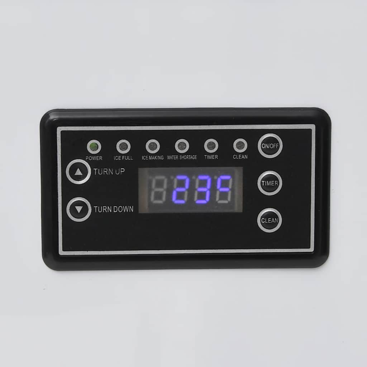 Primo piano di un pannello di controllo nero con pulsanti come alimentazione, ghiaccio pieno, timer e un display digitale che mostra 8888.