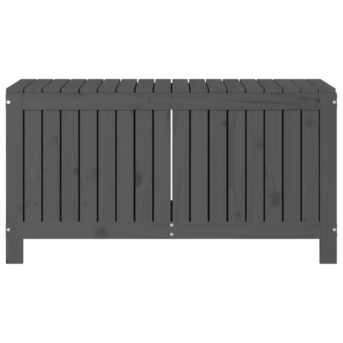 Una panca contenitore in legno grigio con piano a doghe e assi verticali per i lati e il fronte, con gambe corte.