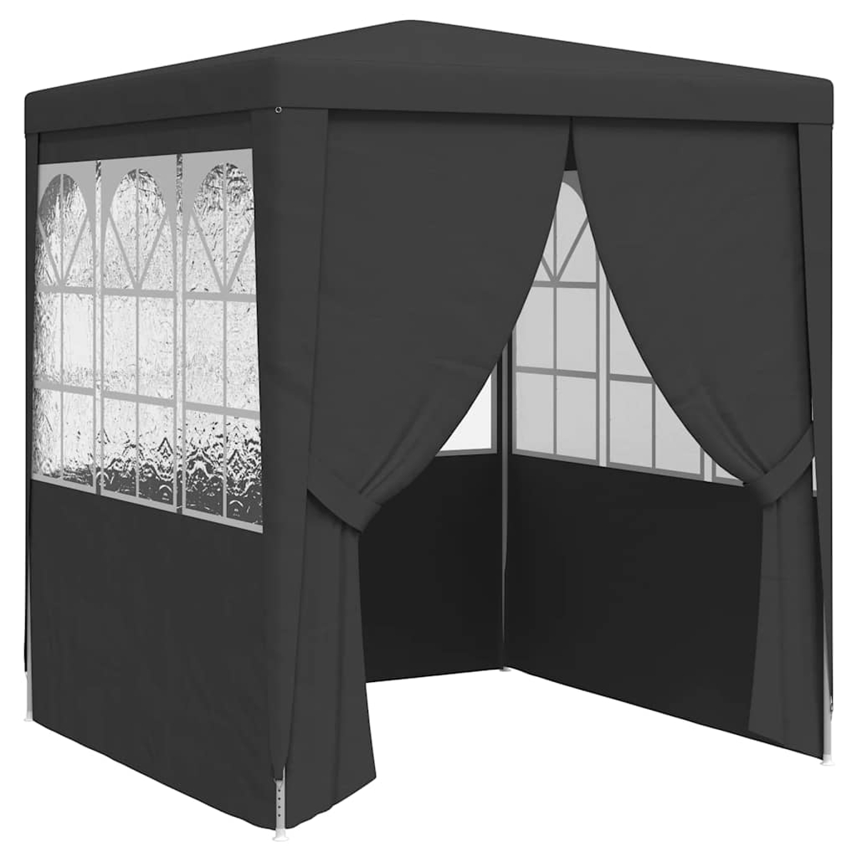Un gazebo grigio scuro con finestre trasparenti e tende scure. L'ingresso è aperto.