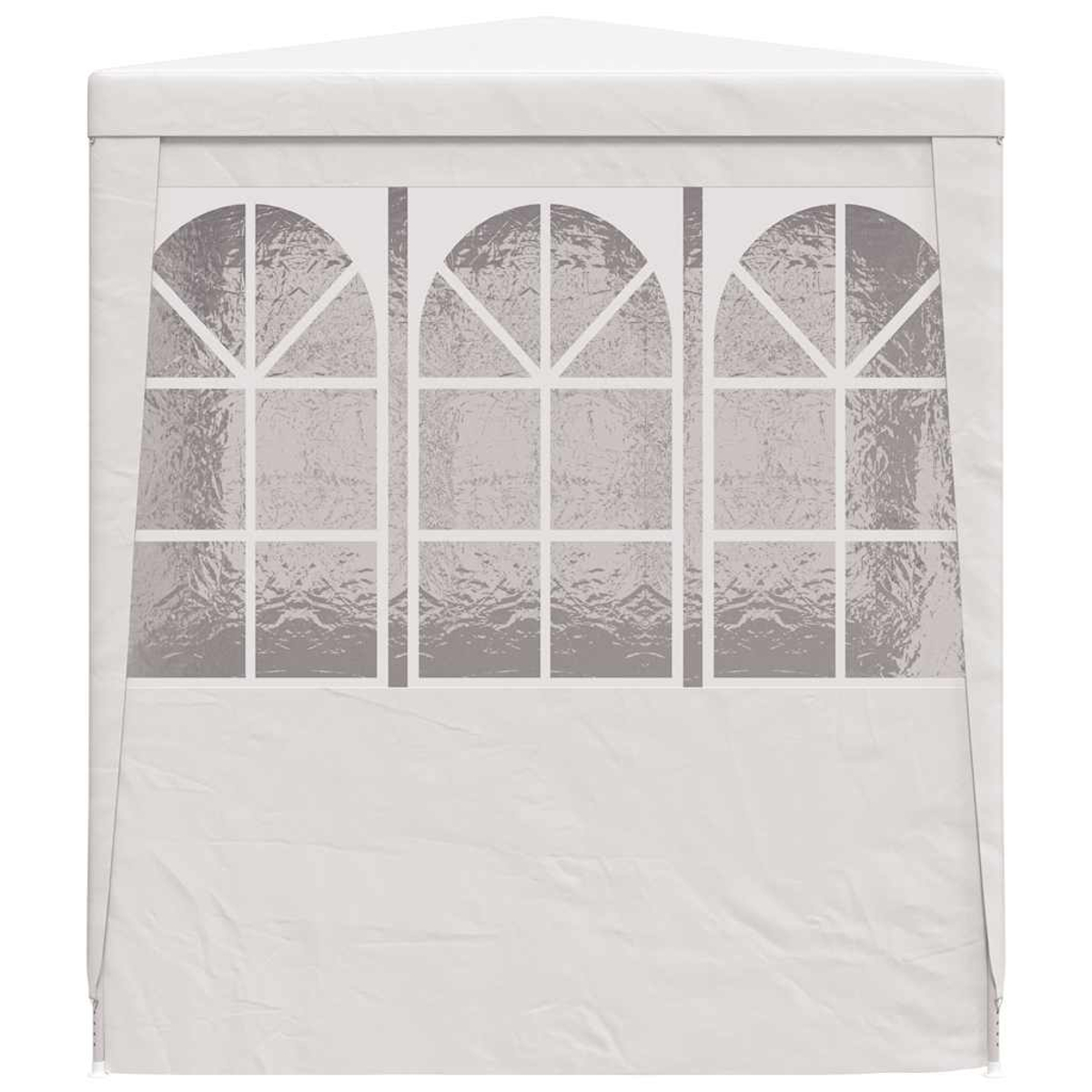Una carpa blanca con tres ventanas arqueadas. Las ventanas tienen marcos blancos y un interior gris texturizado. La carpa tiene un techo triangular.