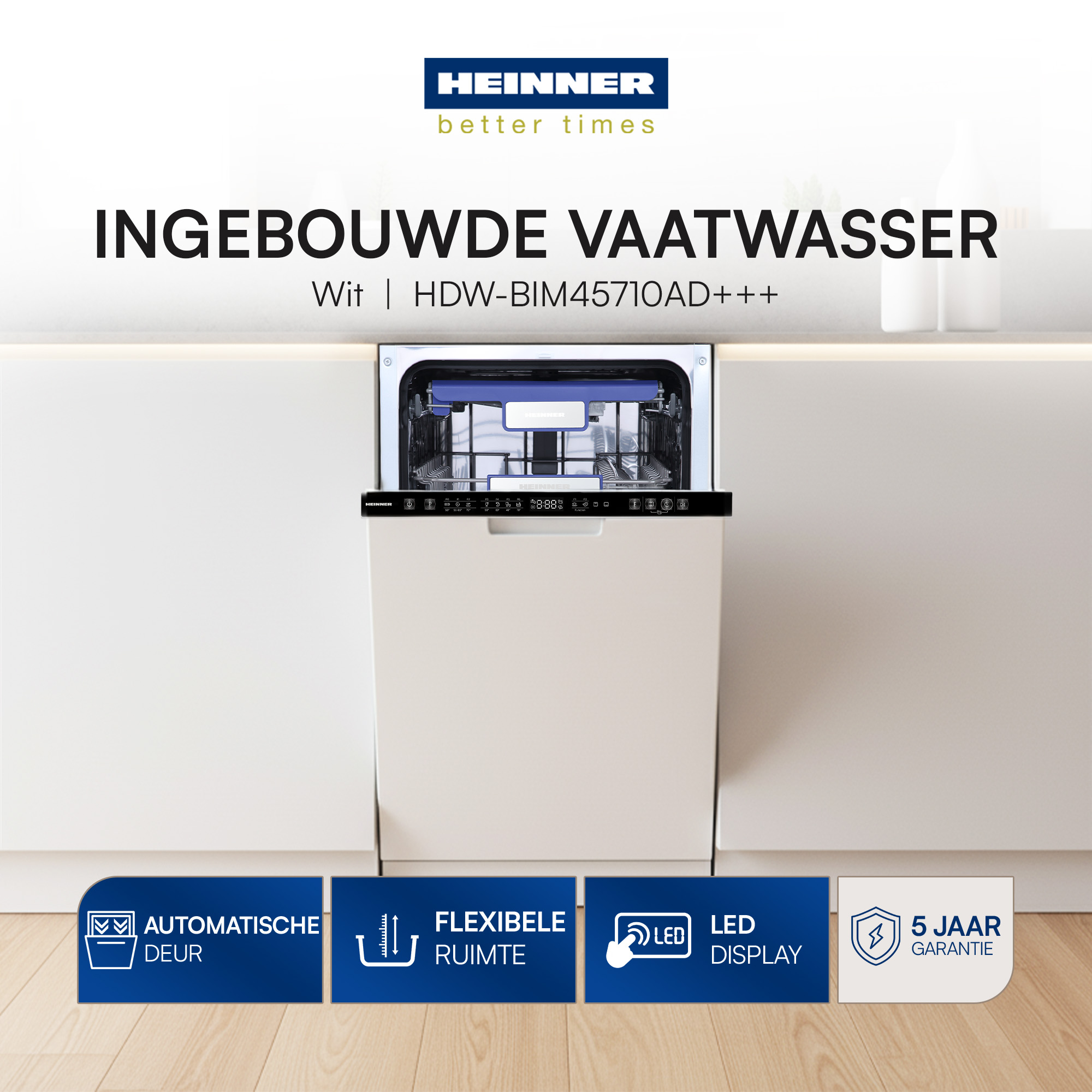 Vaatwasser met open deur, zwart bedieningspaneel, witte kast. Blauwe iconen beneden. Heinner-logo bovenaan.