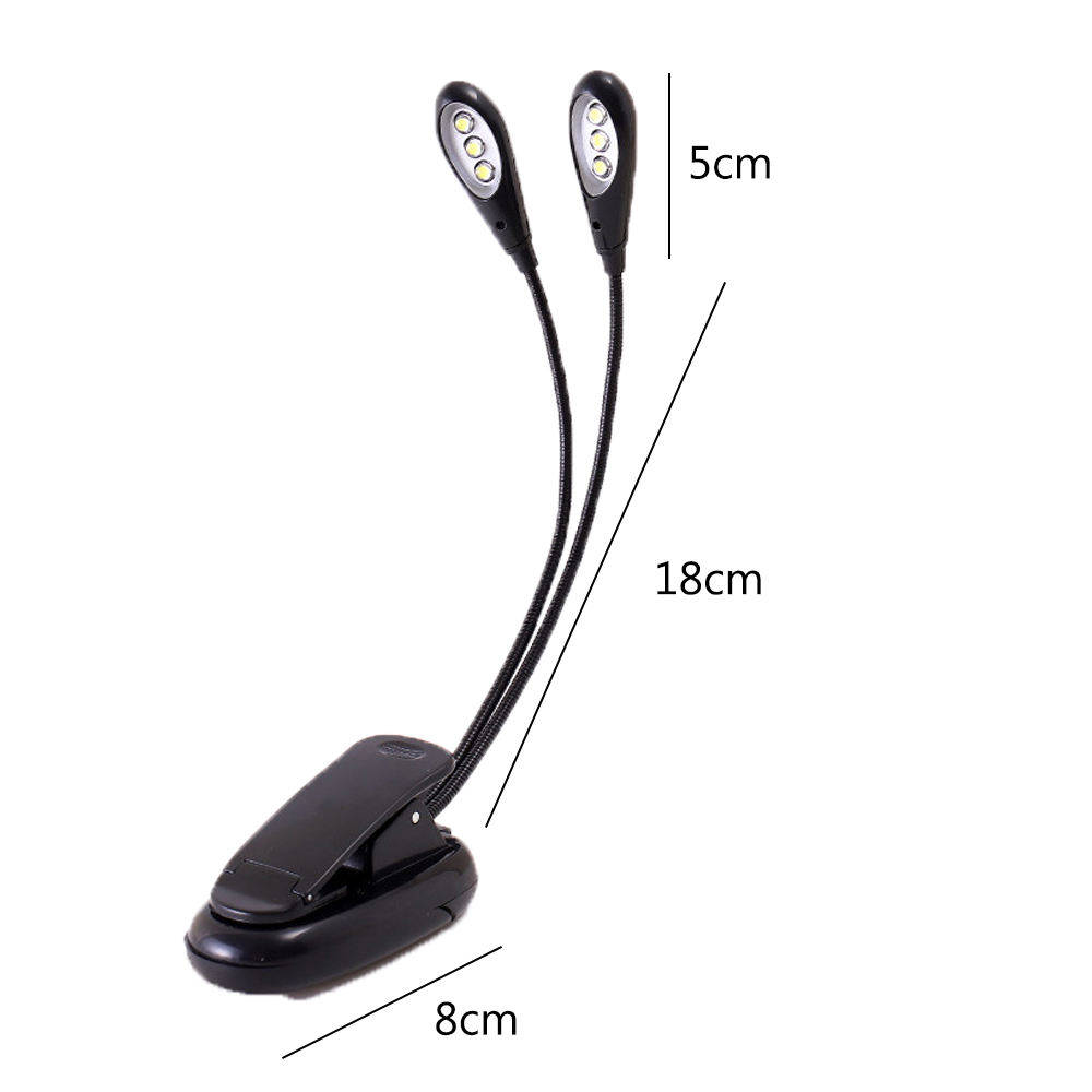 Eine schwarze LED-Buchleuchte. Sie hat zwei Lichter, einen Clip und flexible Hälse. Abmessungen sind beschriftet: 8 cm, 5 cm und 18 cm.