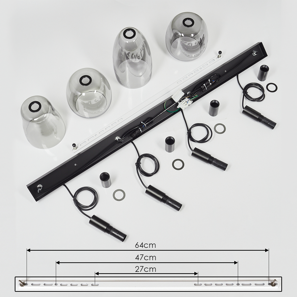 Draufsicht auf zerlegte Pendelleuchte. Enthält Glasschirme, schwarzen Rahmen, Drähte und Maße: 64cm, 47cm, 27cm.