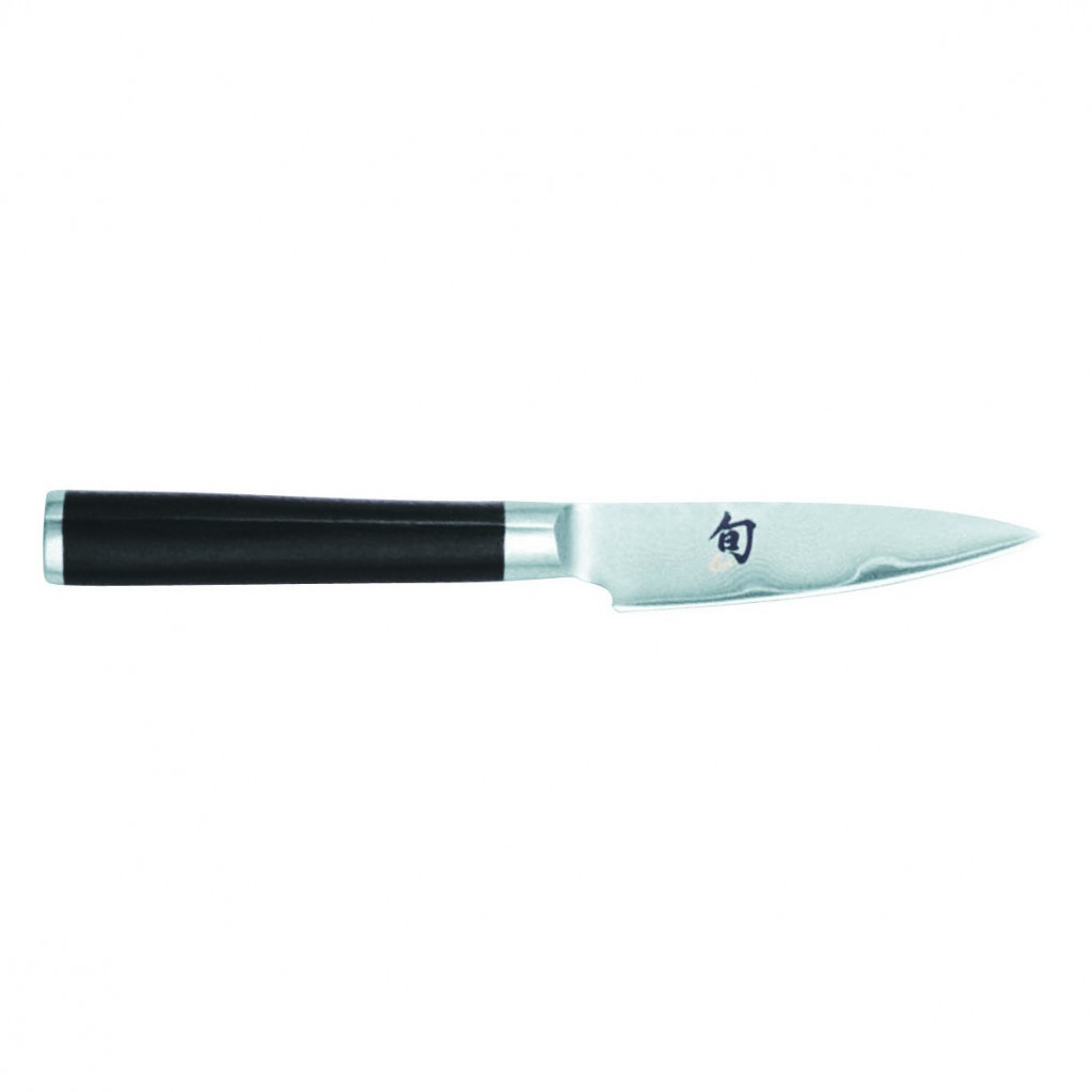 Ein Shun-Messer mit schwarzem Griff und silberner Klinge auf weißem Hintergrund. Die Klinge hat ein japanisches Symbol.