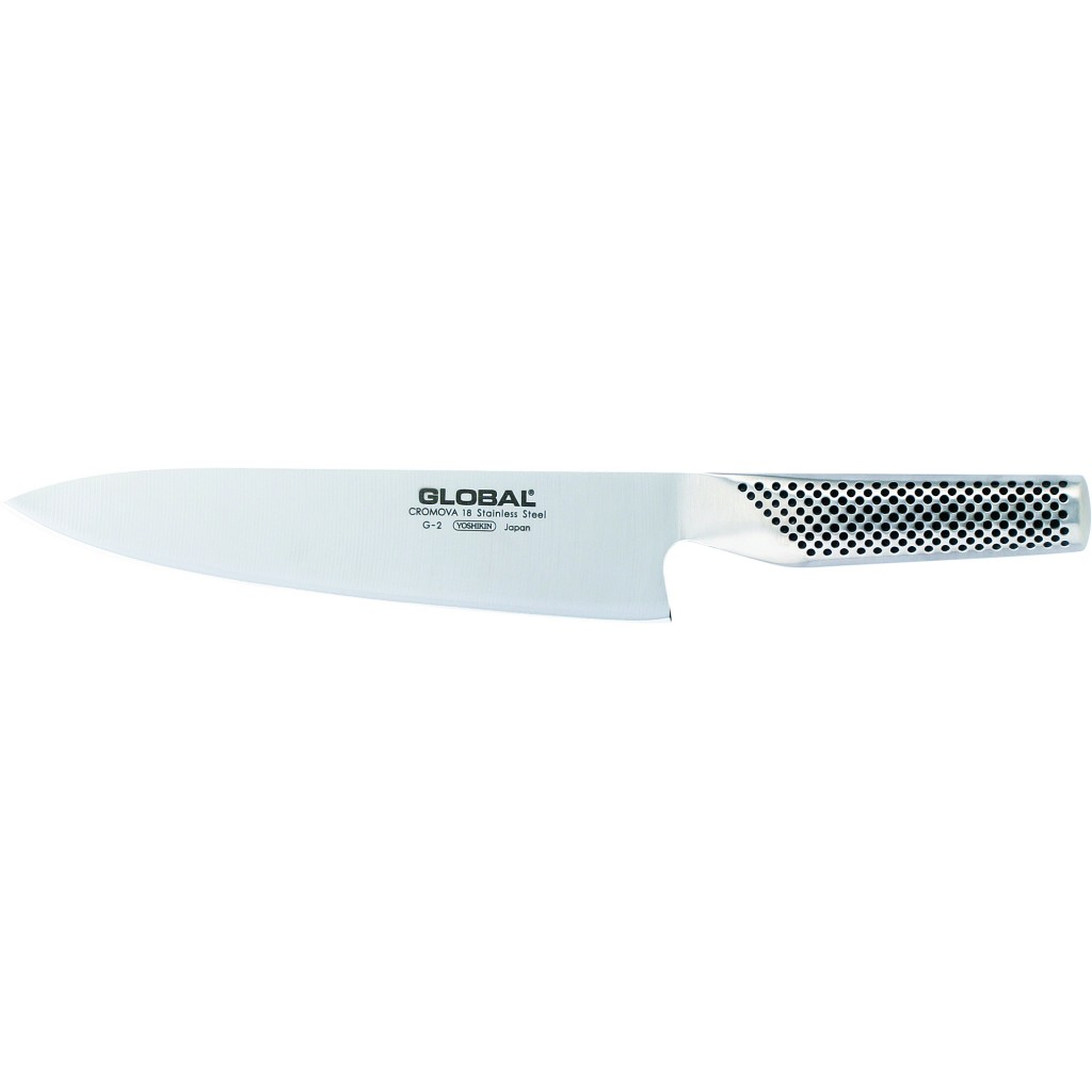 Ein Edelstahl-Kochmesser. Die Klinge ist lang und scharf. Der Griff hat kleine schwarze Punkte. Das Messer hat die Marke "GLOBAL".