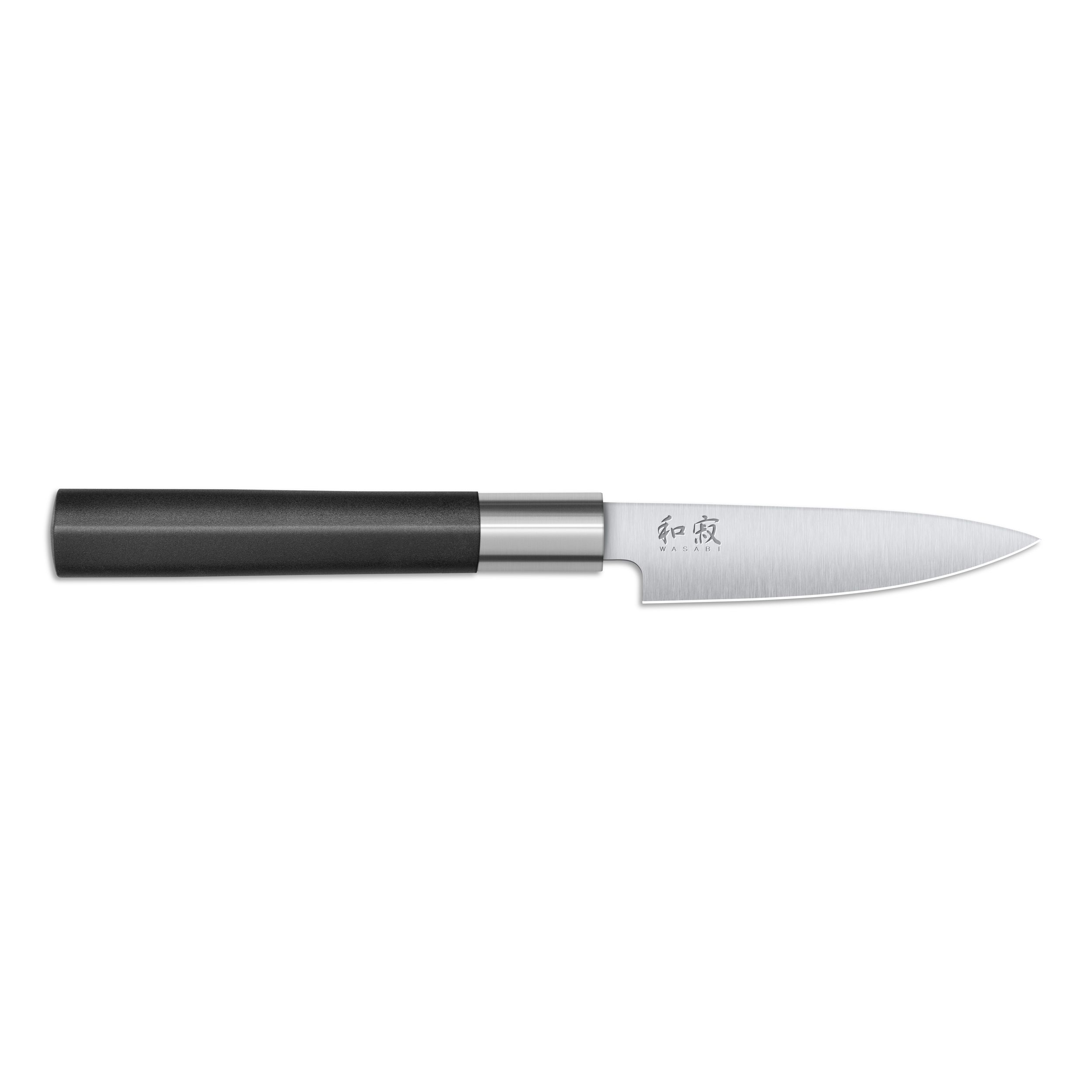 Ein Messer mit schwarzem Griff und silberner Klinge auf weißem Hintergrund. Japanische Schriftzeichen auf der Klinge.