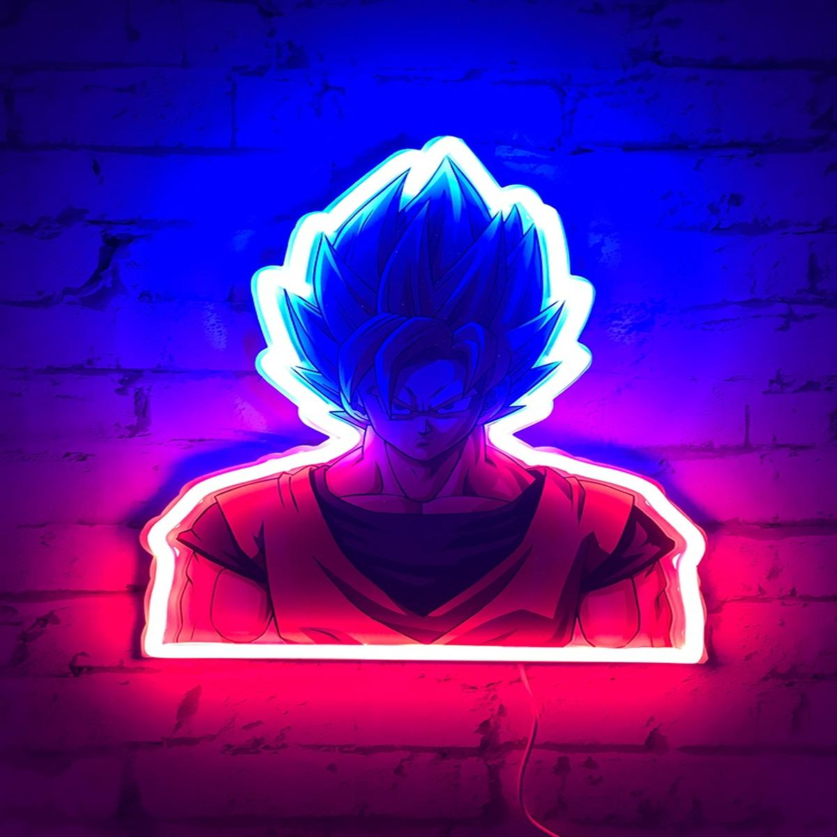 Neon Goku-Schild an Backsteinmauer. Blaue Haare, rote und orangefarbene Kleidung, leuchtende Umrisse. Der Hintergrund ist dunkel und neonbeleuchtet.