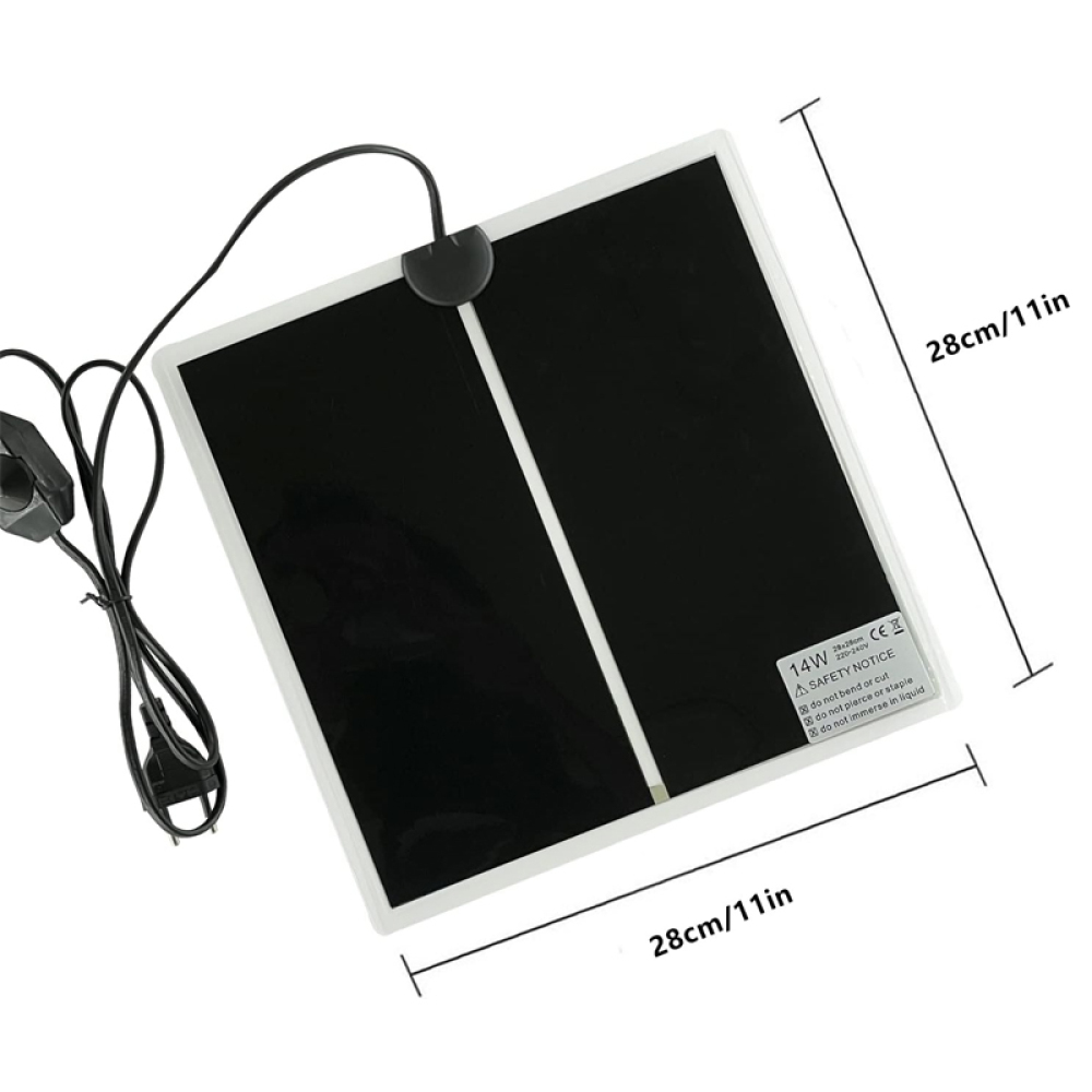 Ein quadratisches schwarz-weißes Heizkissen mit Netzkabel und einem aufgedruckten Sicherheitshinweis. Die Abmessungen sind 28 cm/11 Zoll.