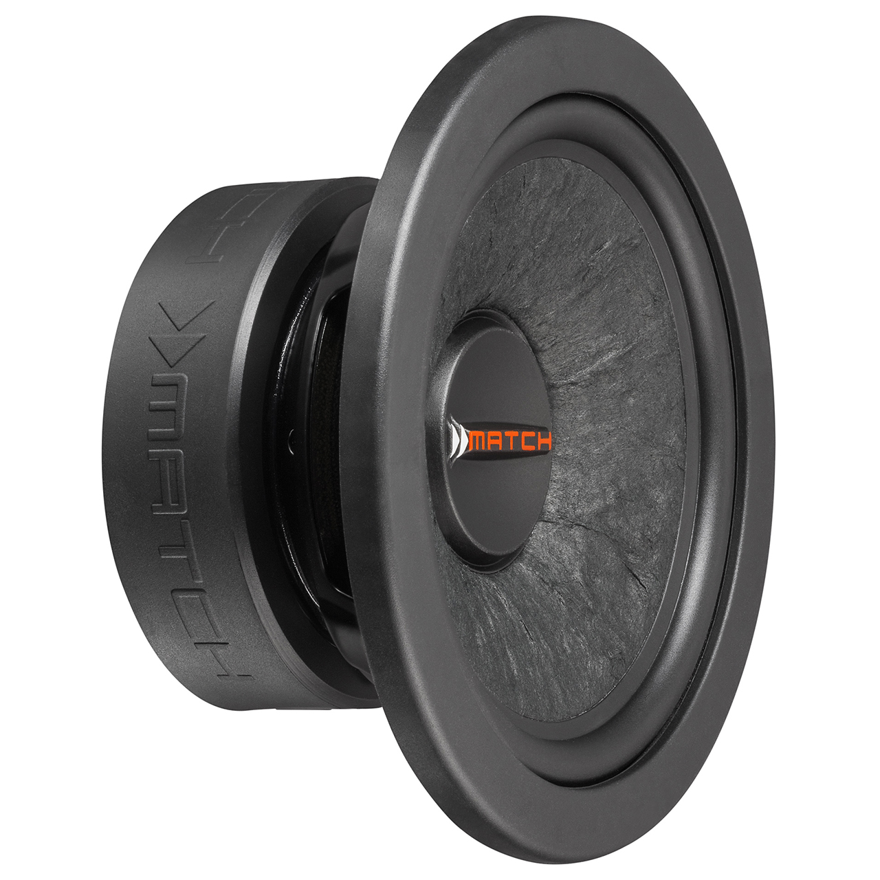 Ein schwarzer Subwoofer mit dem Markennamen "MATCH" in Orange. Er hat eine strukturierte Membran und ein kreisförmiges Design.