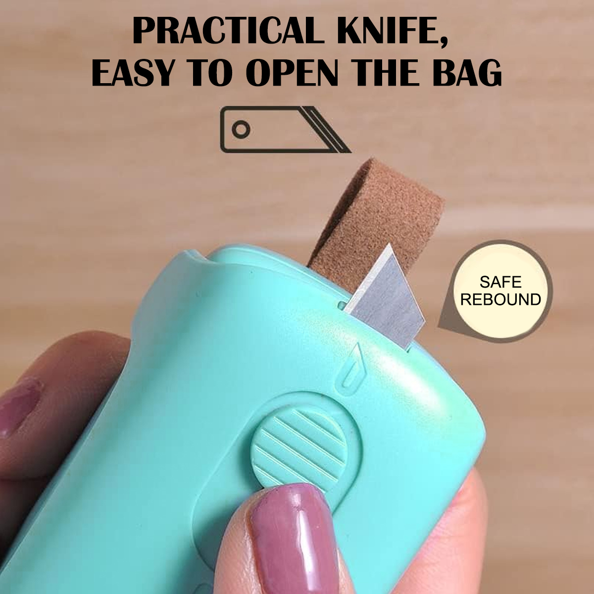 Ein türkisfarbenes Cuttermesser mit silberner Klinge und einem braunen Filzstück. Eine Hand mit pinkem Nagel hält es. Text: Praktisches Messer, einfach zu öffnen.