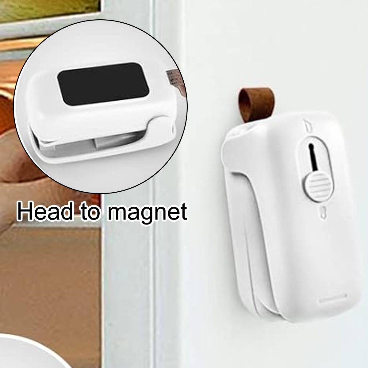 Ein weißer, versiegelter Beutelverschluss ist an einer weißen Oberfläche befestigt. Ein kreisförmiger Einsatz zeigt den Kopf. Der Text 'Head to magnet' steht unten.