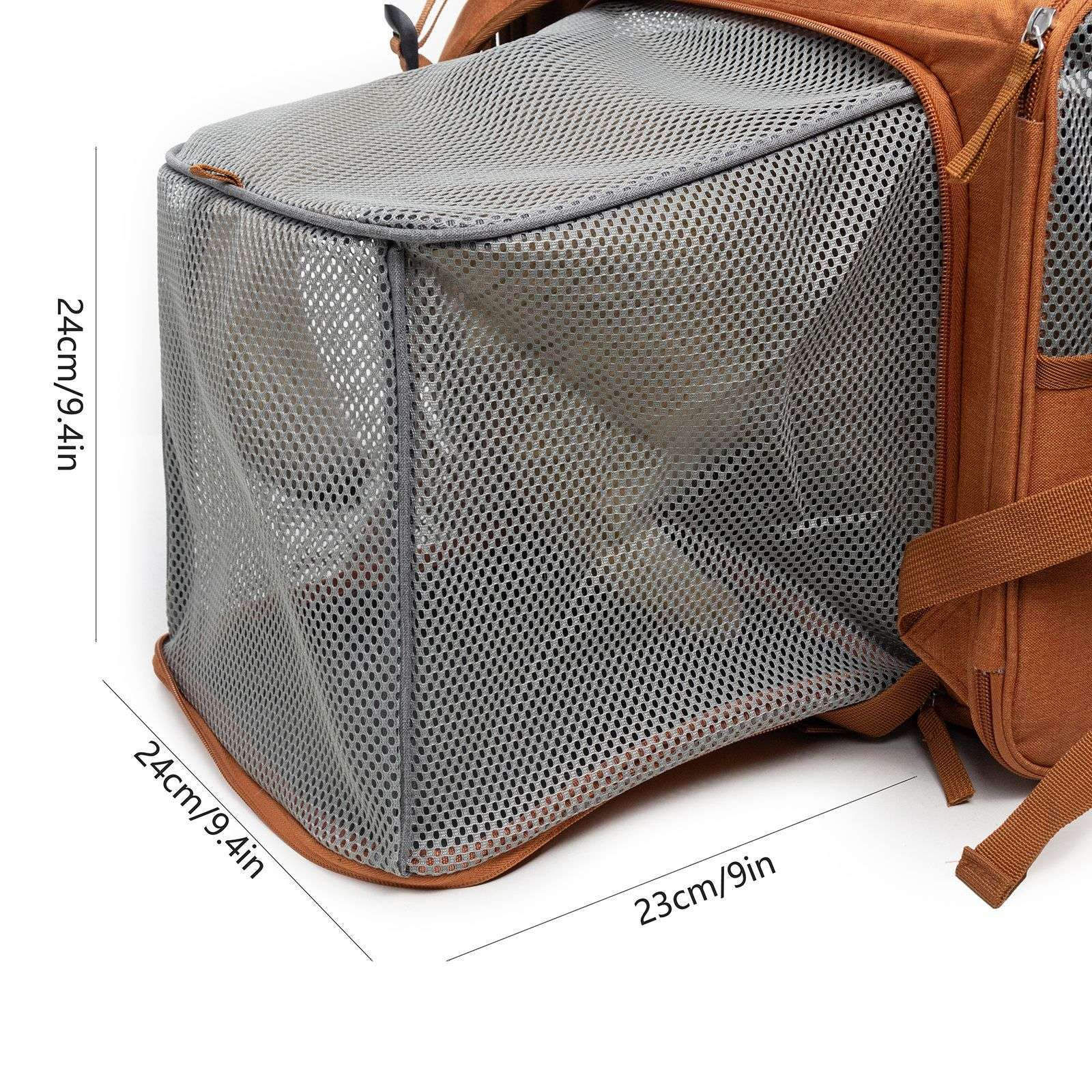 Braune Haustiertasche mit Netzfront. Abmessungen sind angegeben. Griff und Gurte sind sichtbar.