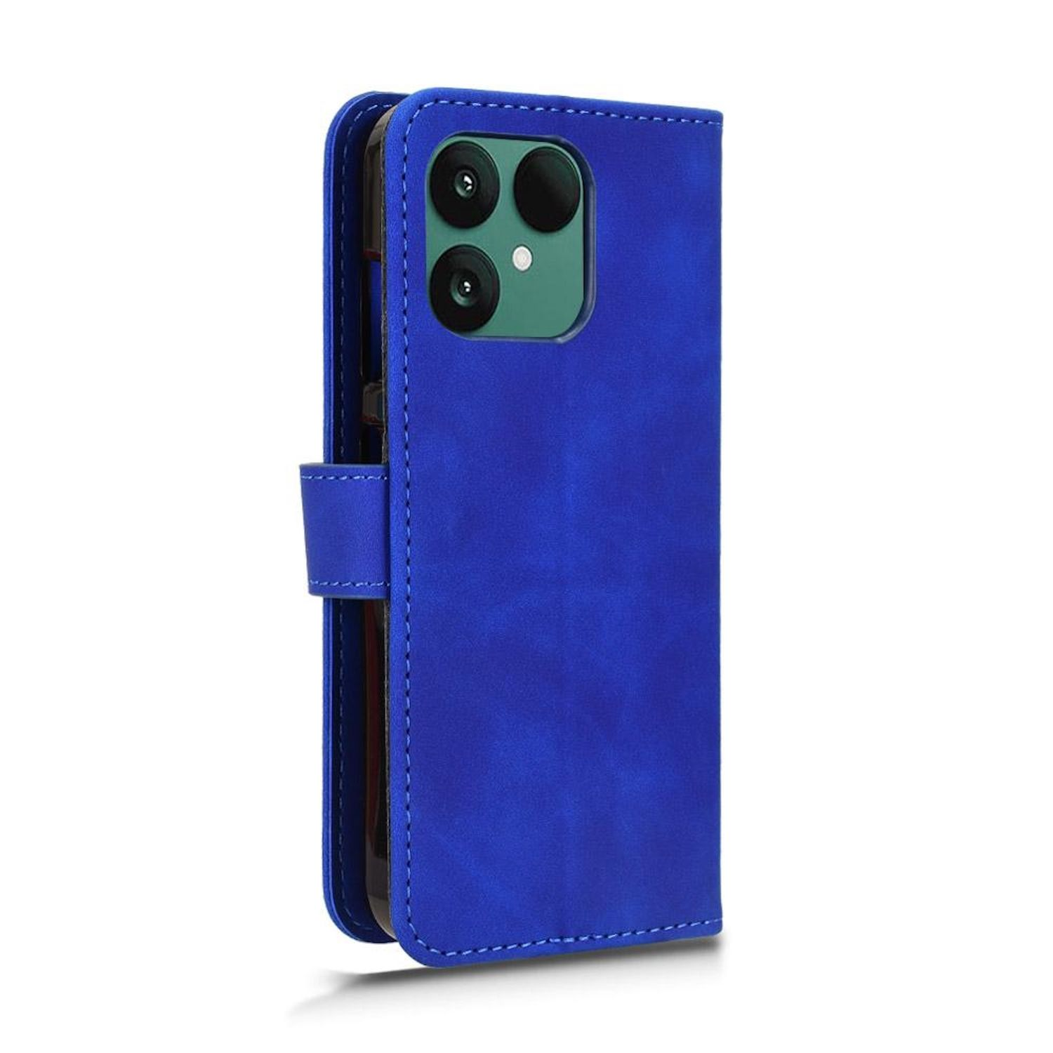 Gezeigt wird eine blaue Handyhülle im Brieftaschen-Design mit Magnetverschluss. Die Kamera des Telefons ist auf der Rückseite sichtbar.
