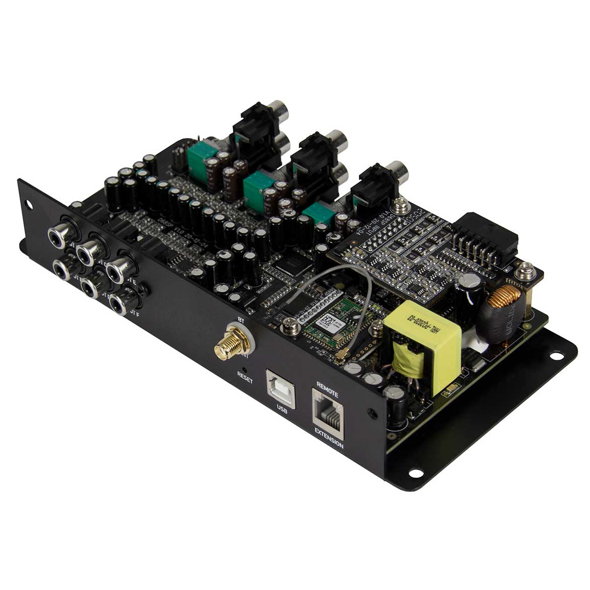 Schwarze Leiterplatte mit verschiedenen Komponenten, Anschlüssen und einem gelben Transformator. Etiketten umfassen 'USB', 'REMOTE' und 'EXTENSION'.