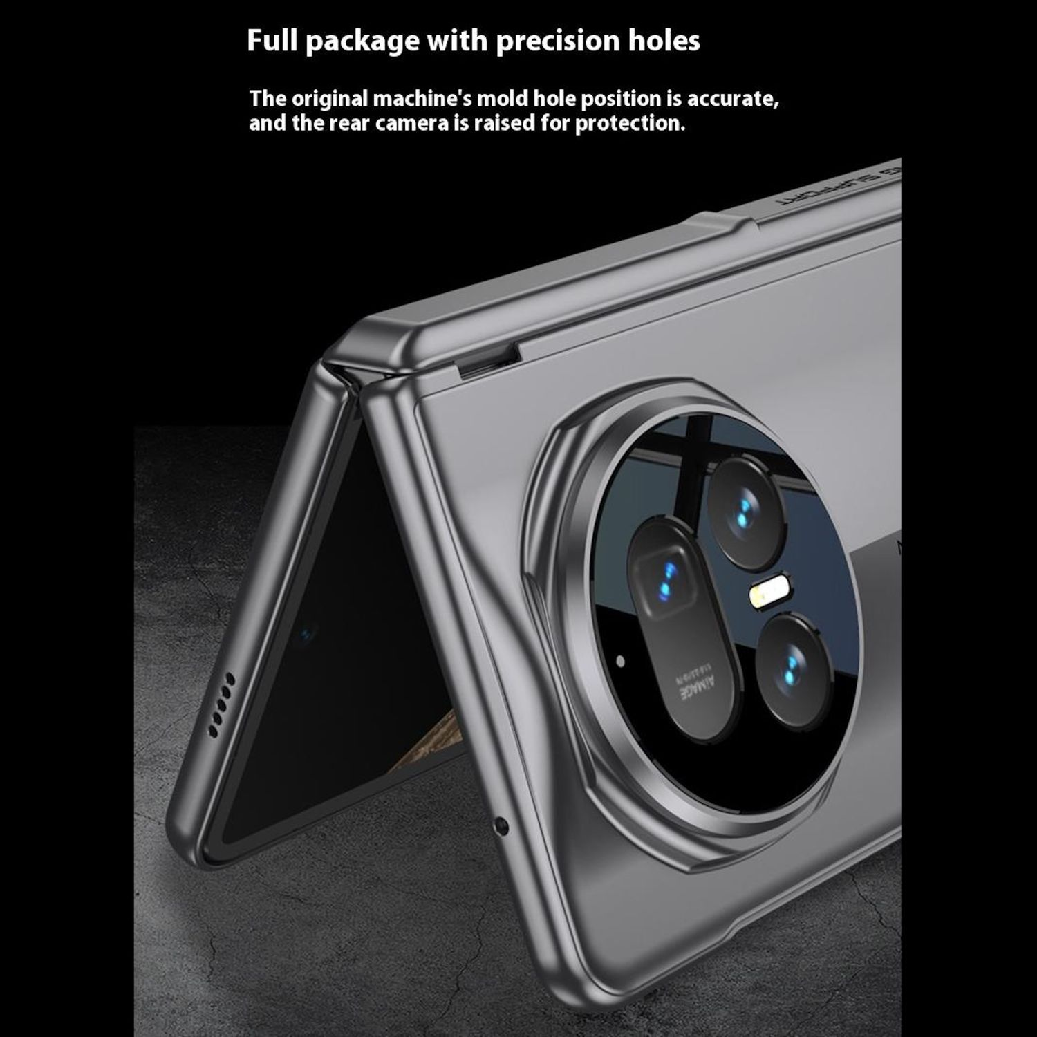 Nahaufnahme eines Telefons in einer grauen Hülle, die Kameralinsen zeigend. Der Text lautet 'Full package with precision holes'.