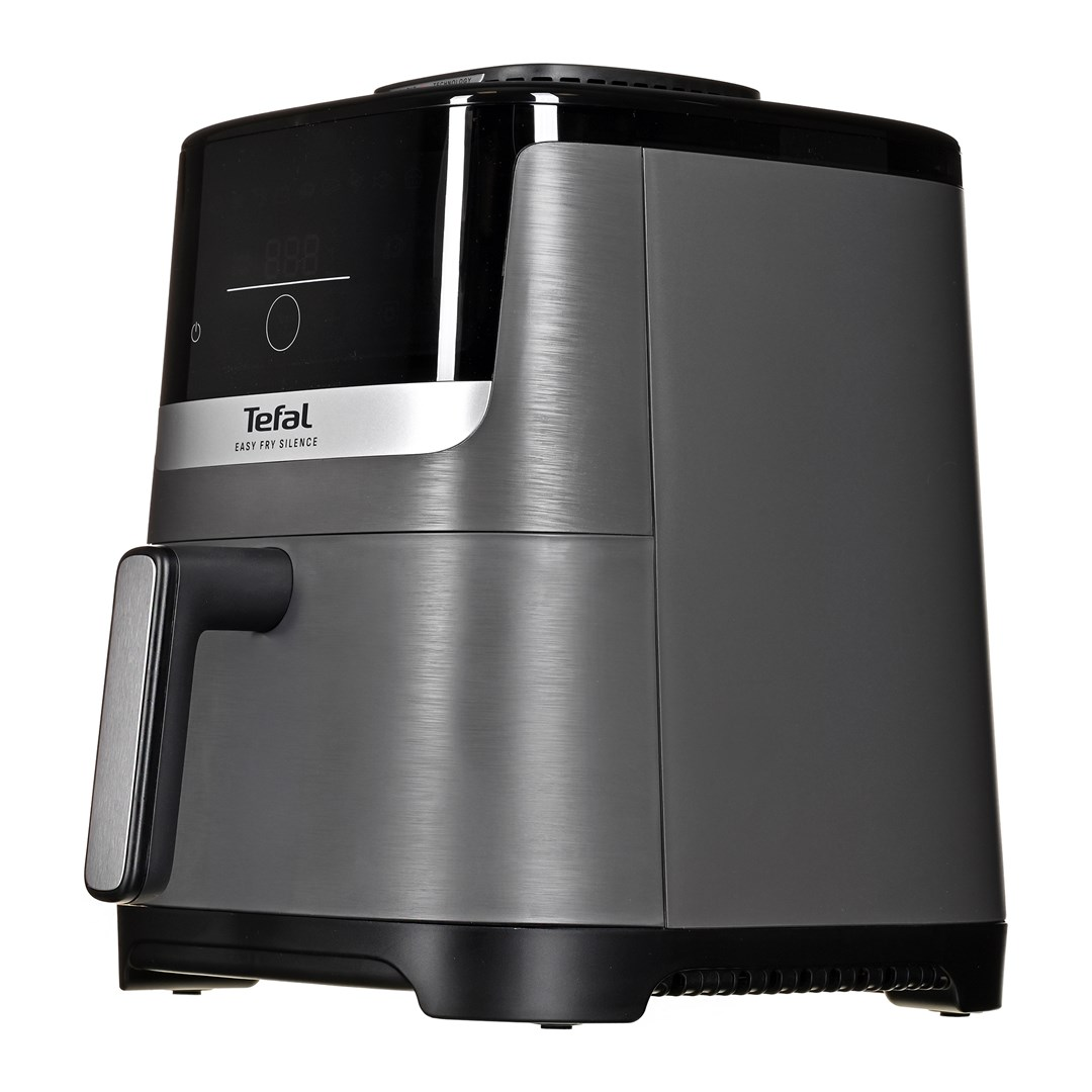 Szara frytkownica beztłuszczowa Tefal Easy Fry Silence. Ma wyświetlacz cyfrowy i uchwyt. Tło jest białe.
