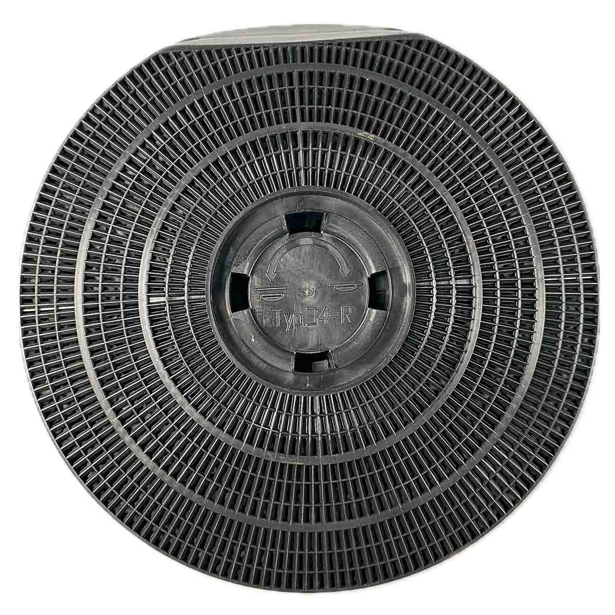 Ein kreisförmiger, dunkelgrauer Filter mit Gittermuster. Ein zentrales, dunkleres Kunststoffteil hat 'Typ34-R' und Pfeile.
