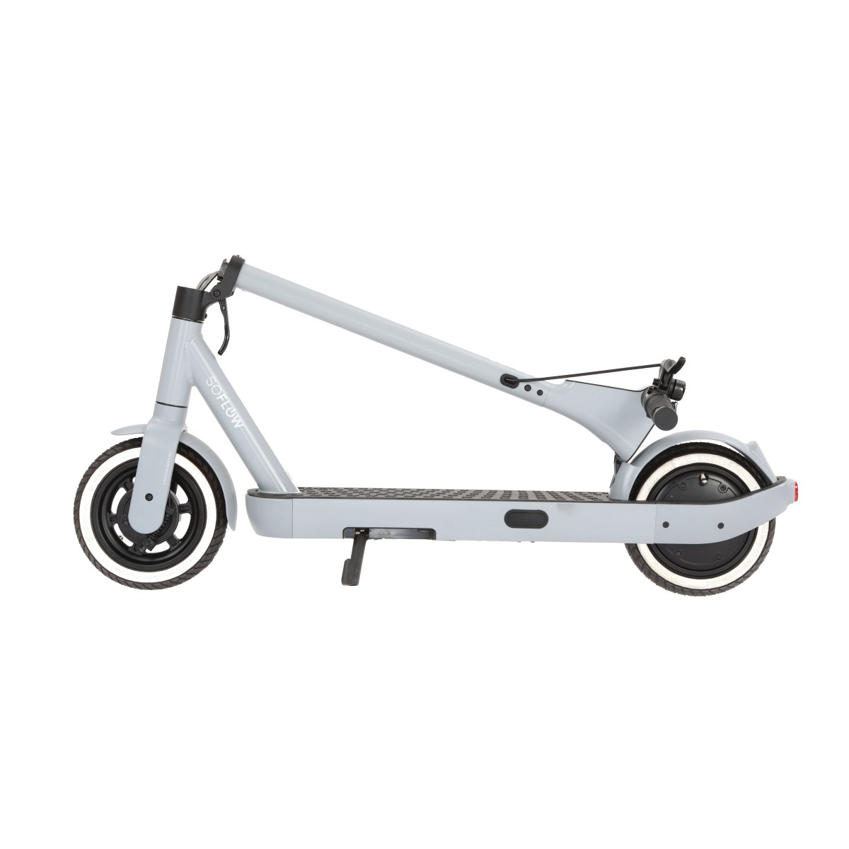 Szary skuter elektryczny SOFLOW na białym tle. Skuter ma opony z białymi ścianami i złożoną kierownicę.