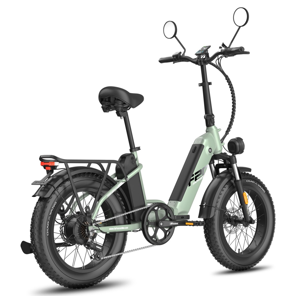 Ein Elektrofahrrad mit hellgrünem Rahmen, schwarzen Reifen und Sattel. Es hat auch Spiegel und einen Akku.