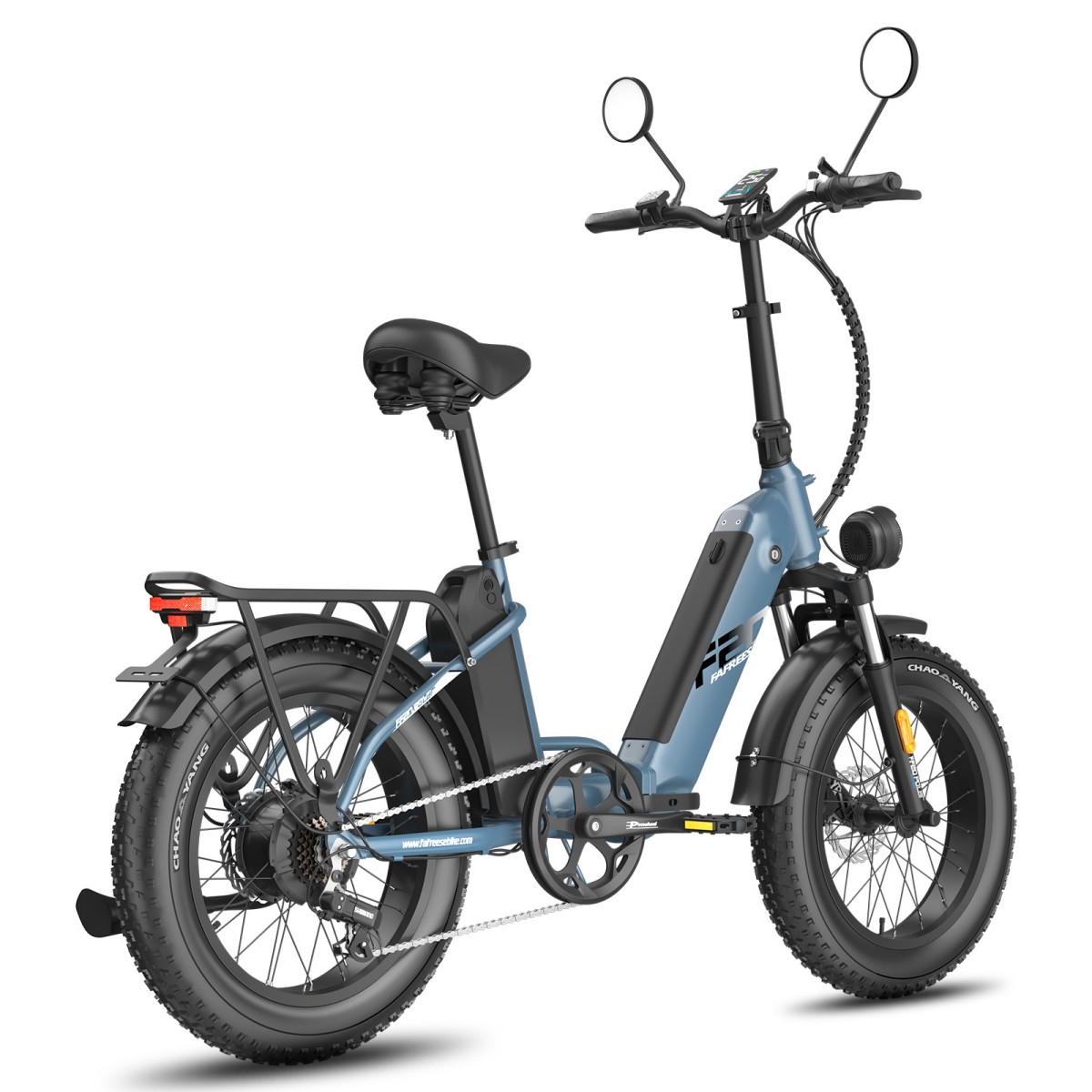 Ein blaues Elektrofahrrad mit schwarzen Reifen und Sitz, zwei Spiegeln und einem Gepäckträger. Der Name der Marke lautet 'Farree'.
