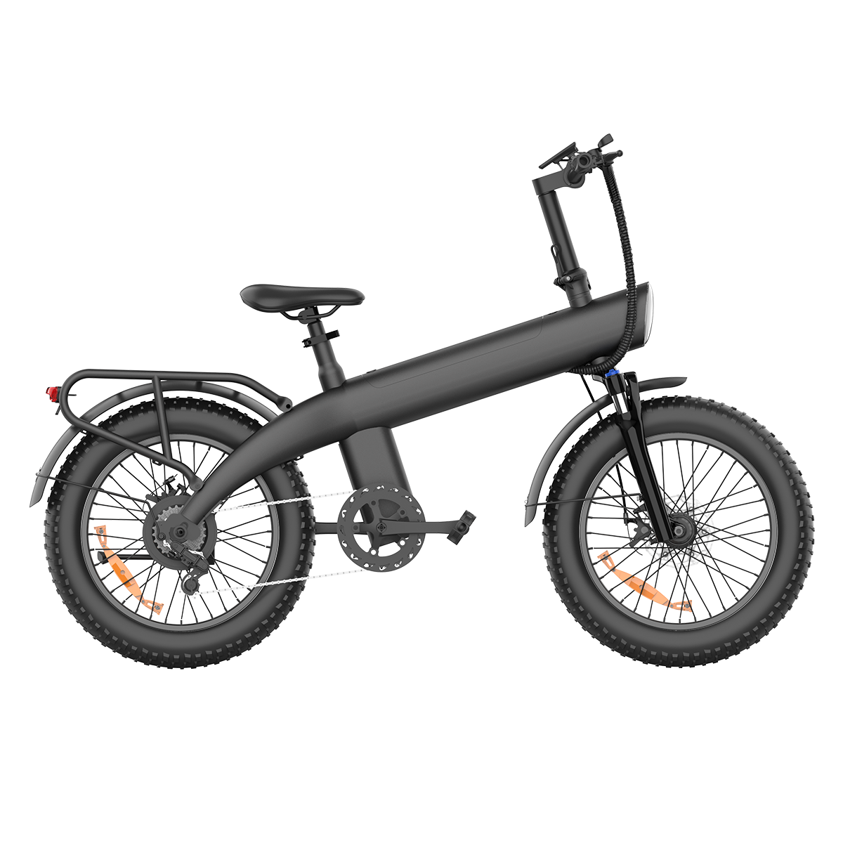 Czarny rower elektryczny, z grubymi oponami, światłami i bagażnikiem, na białym tle.