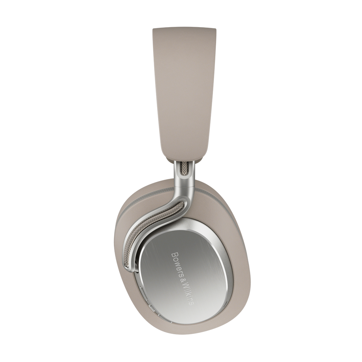 Cuffie Bowers & Wilkins beige su sfondo nero. Le cuffie hanno una montatura e padiglioni argentati. Il nome del marchio è visibile.
