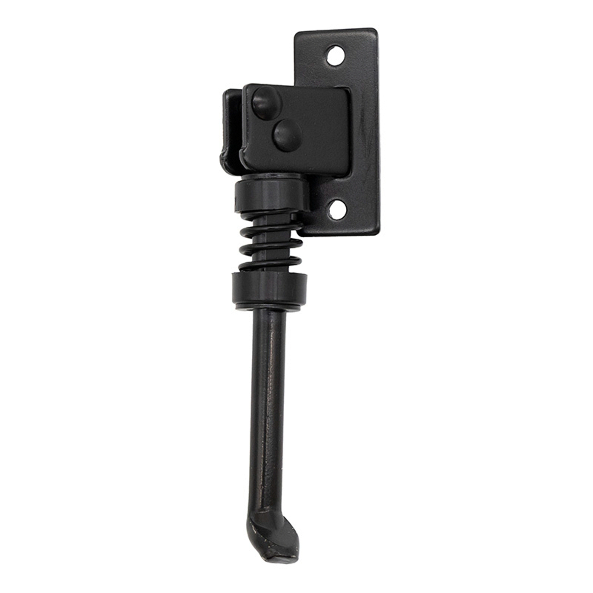 Un soporte de metal negro para bicicleta. Tiene un resorte, una placa de montaje y un pie curvo.