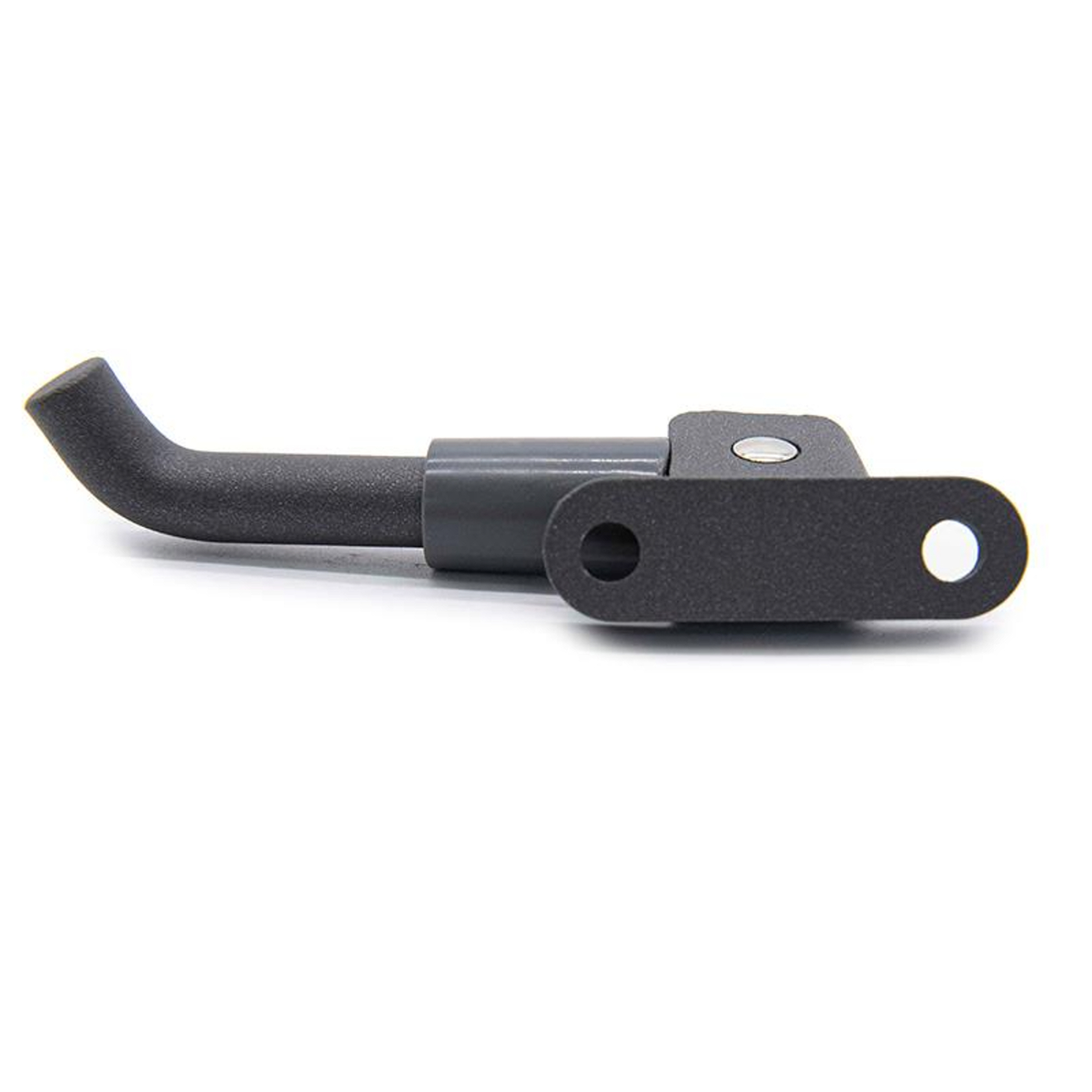 Un accesorio de barra de pesas de metal gris oscuro. Tiene un gancho curvo, un cuerpo cilíndrico y una placa plana con agujeros.