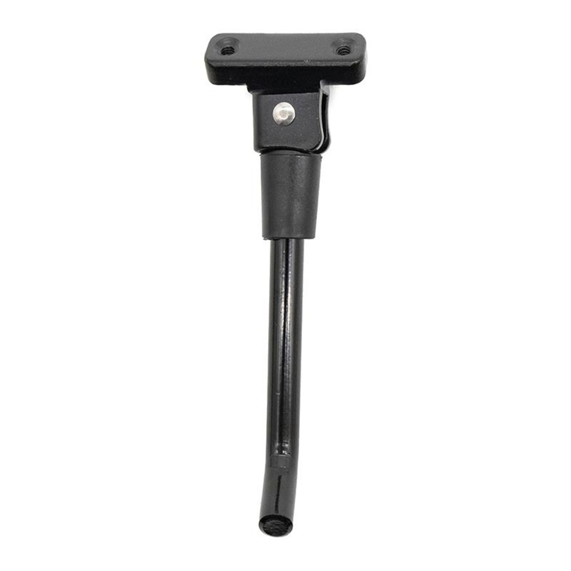 Un caballete de bicicleta de metal negro. Tiene una parte superior plana con dos agujeros y una parte inferior curvada.