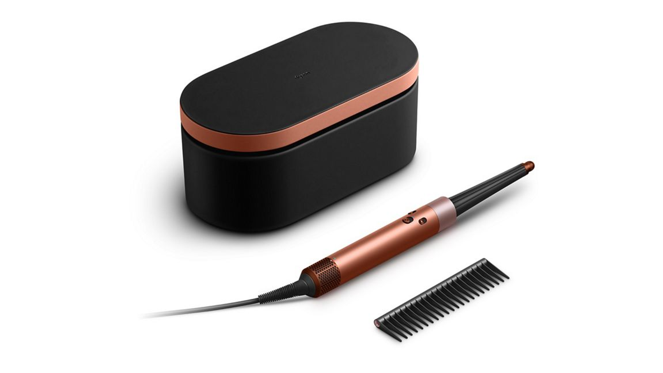 Czarny i miedziany zestaw do stylizacji włosów Dyson na białym tle. Zawiera etui, styler i grzebień. Styler ma przyciski i kabel.