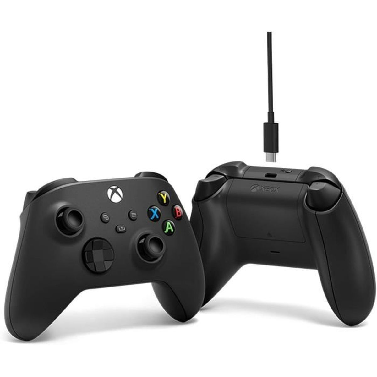 Due controller Xbox neri. Uno è collegato. I controller hanno pulsanti con lettere e simboli.