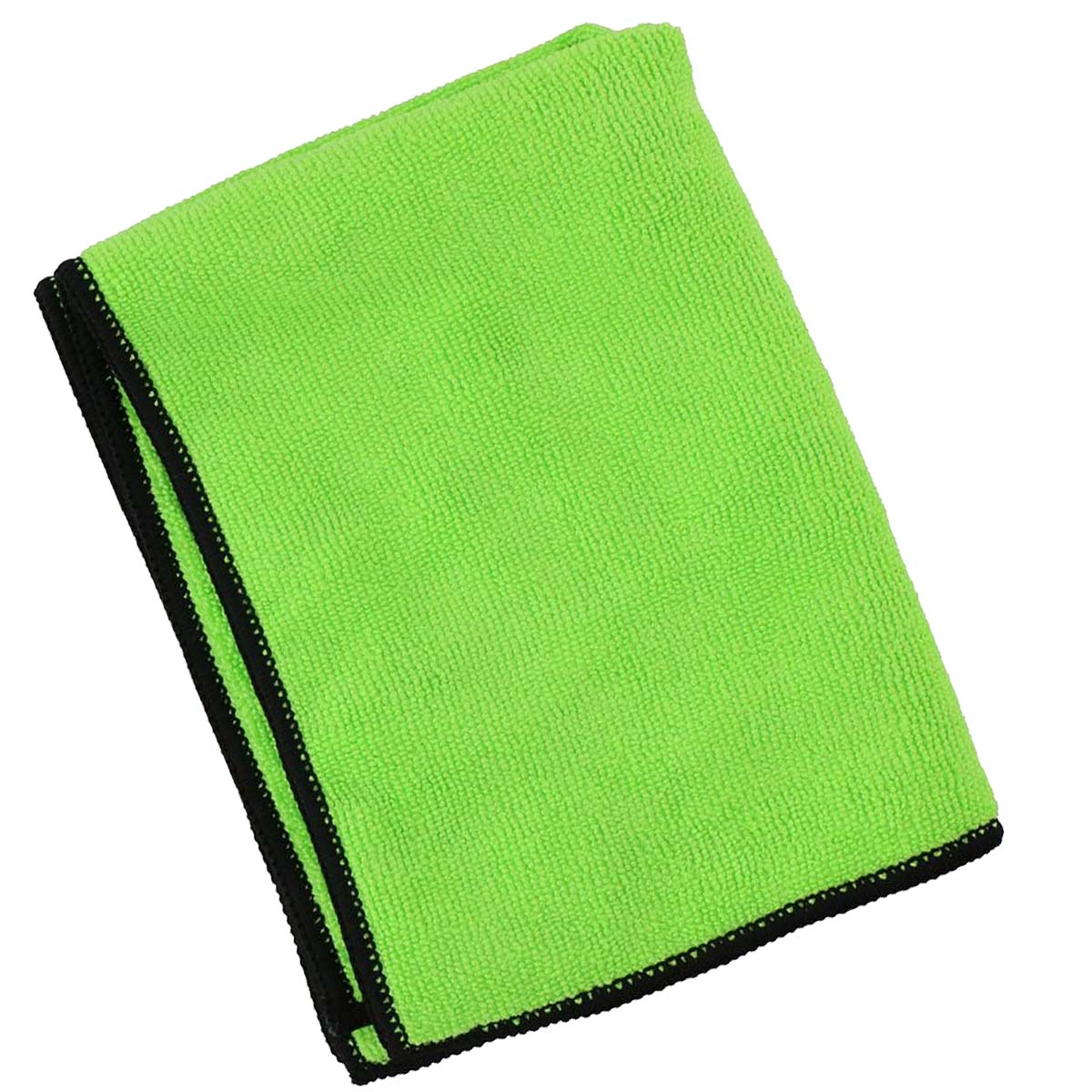 Un paño de limpieza de microfibra verde brillante doblado con ribete negro aislado sobre fondo blanco.