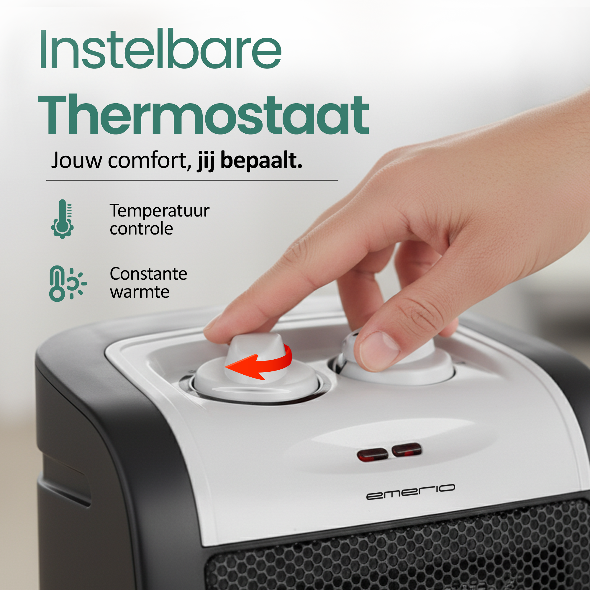 Een hand draait aan een knop op een witte en zwarte thermostaat. Rode pijl geeft de richting aan. Nederlandse tekst.